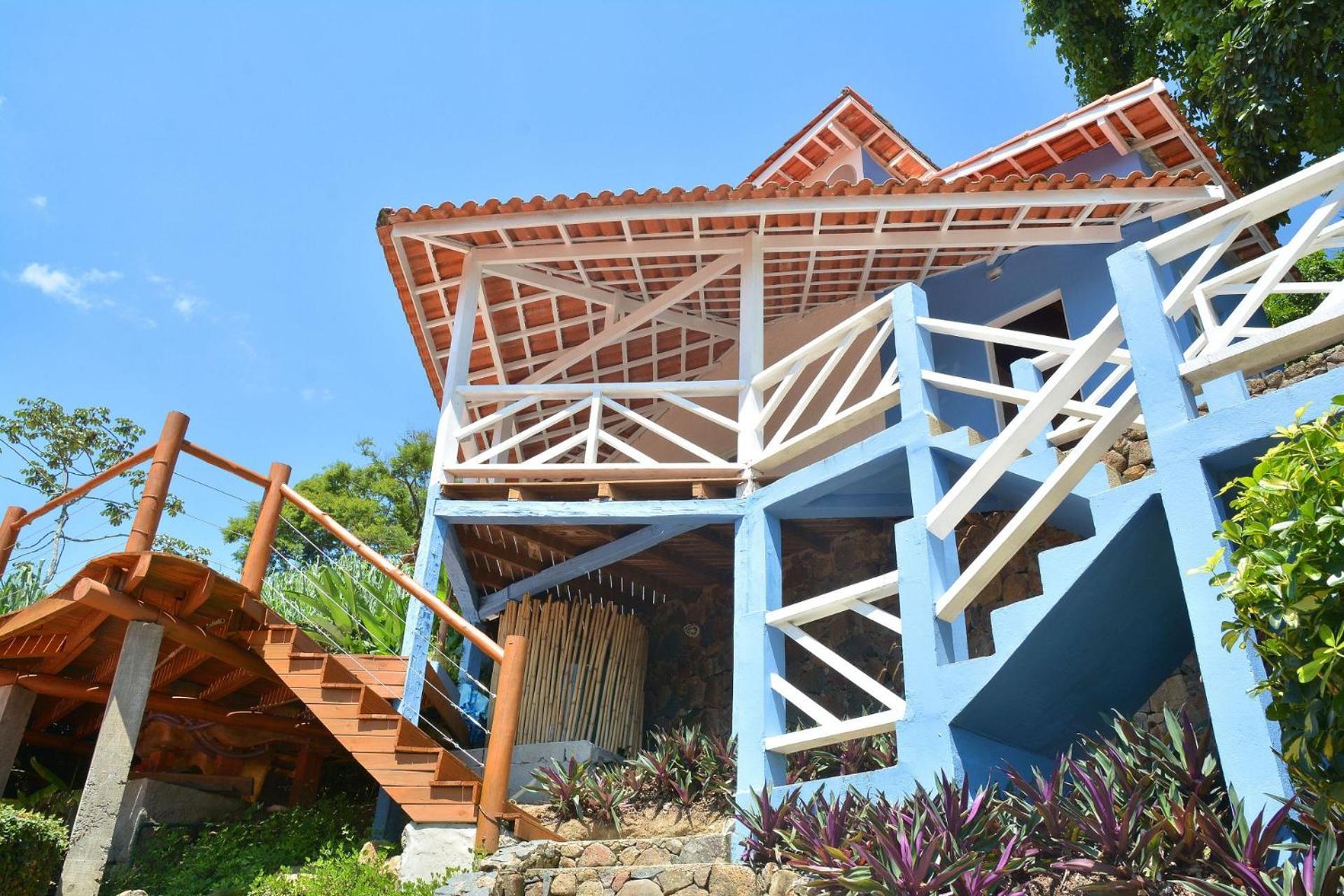 Casas com jacuzzi e churrasqueira a 500 metros da Praia do Perequê na Ilhabela