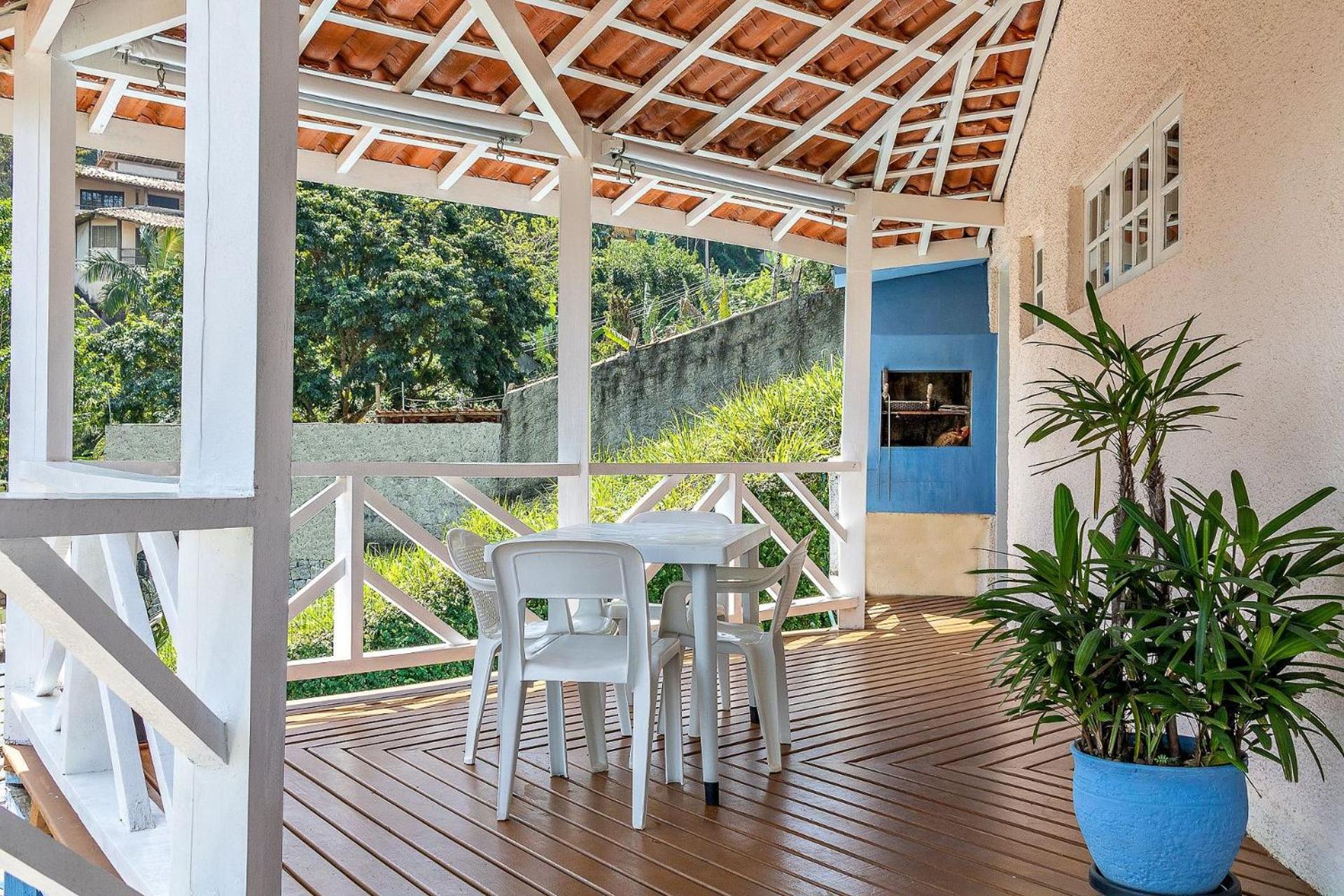 Casas com jacuzzi e churrasqueira a 500 metros da Praia do Perequê na Ilhabela