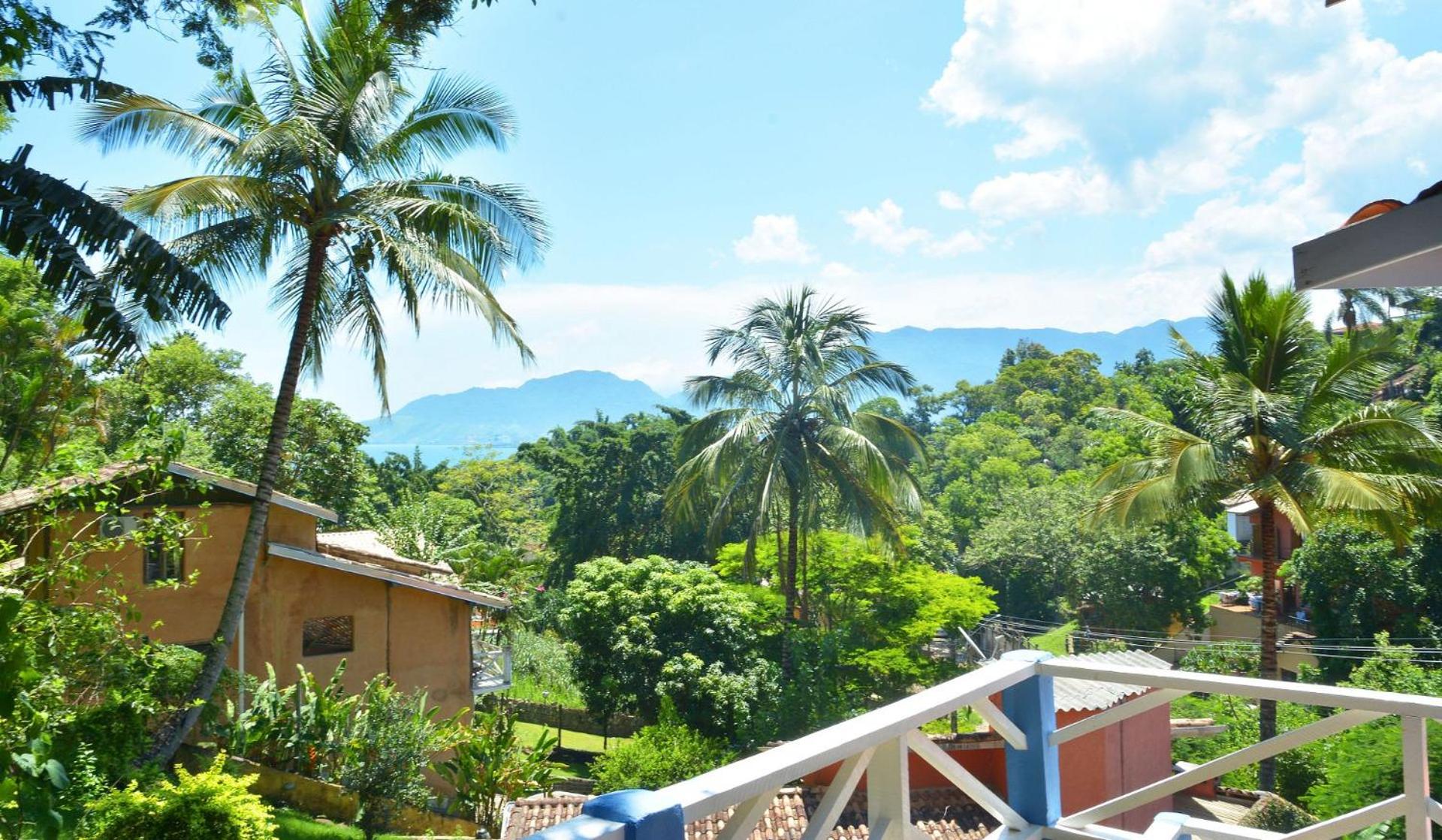 Casas com jacuzzi e churrasqueira a 500 metros da Praia do Perequê na Ilhabela