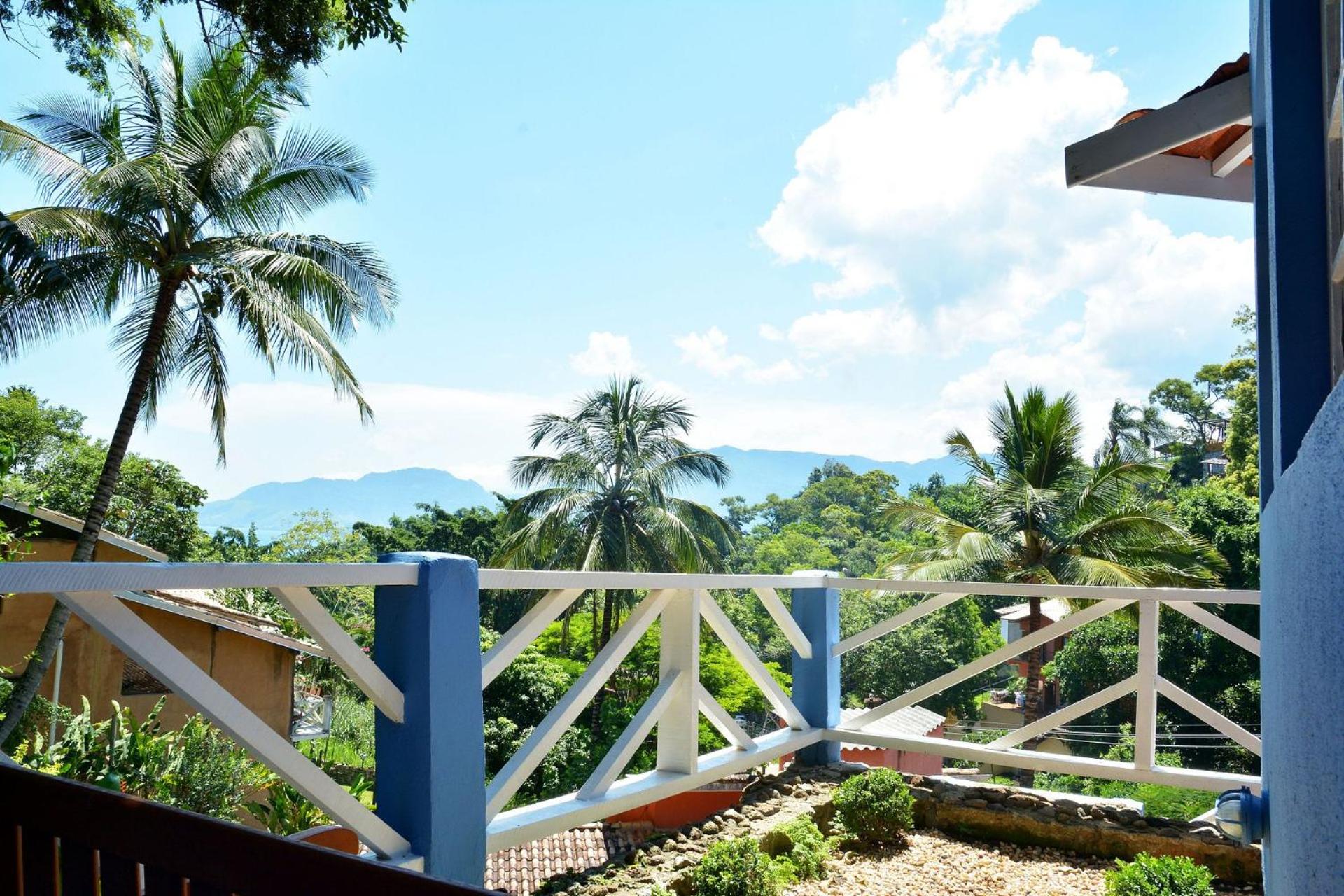 Casas com jacuzzi e churrasqueira a 500 metros da Praia do Perequê na Ilhabela