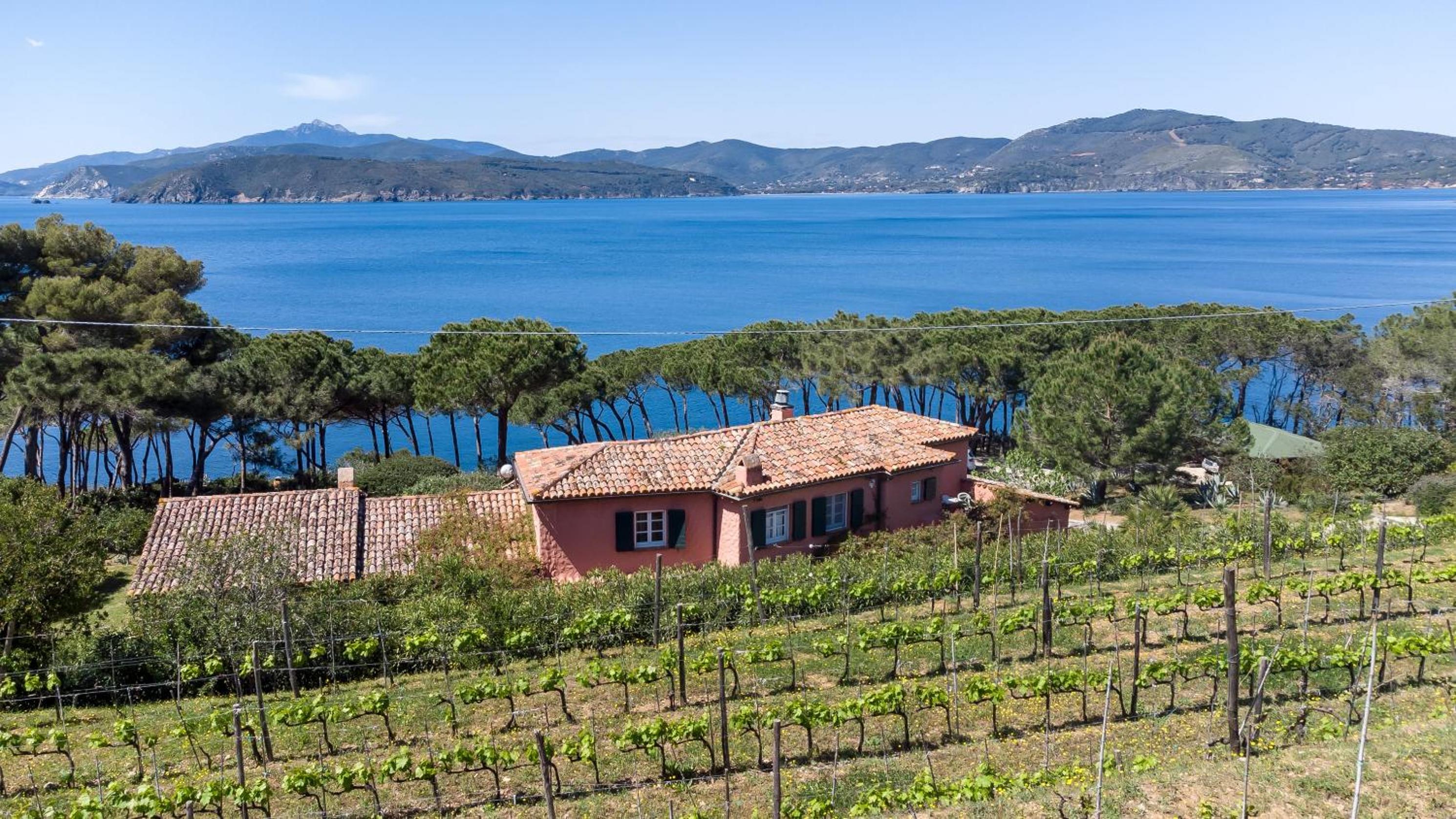 Villaflair - Villa Morcone with private beach view 2