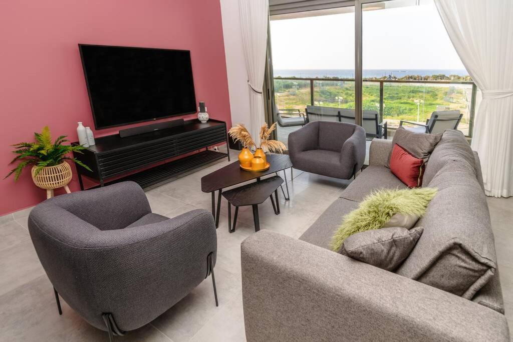 Chic Retreat Near the Sea by Sea N' Rent view 3