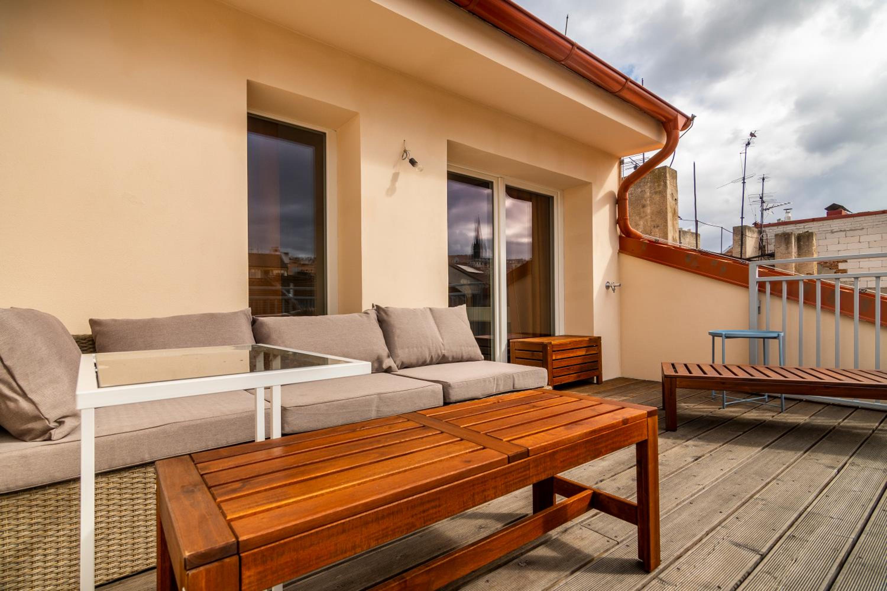 Prague Days - Premium Loft with AC & View of the Žižkov Tower from Spacious Terrace