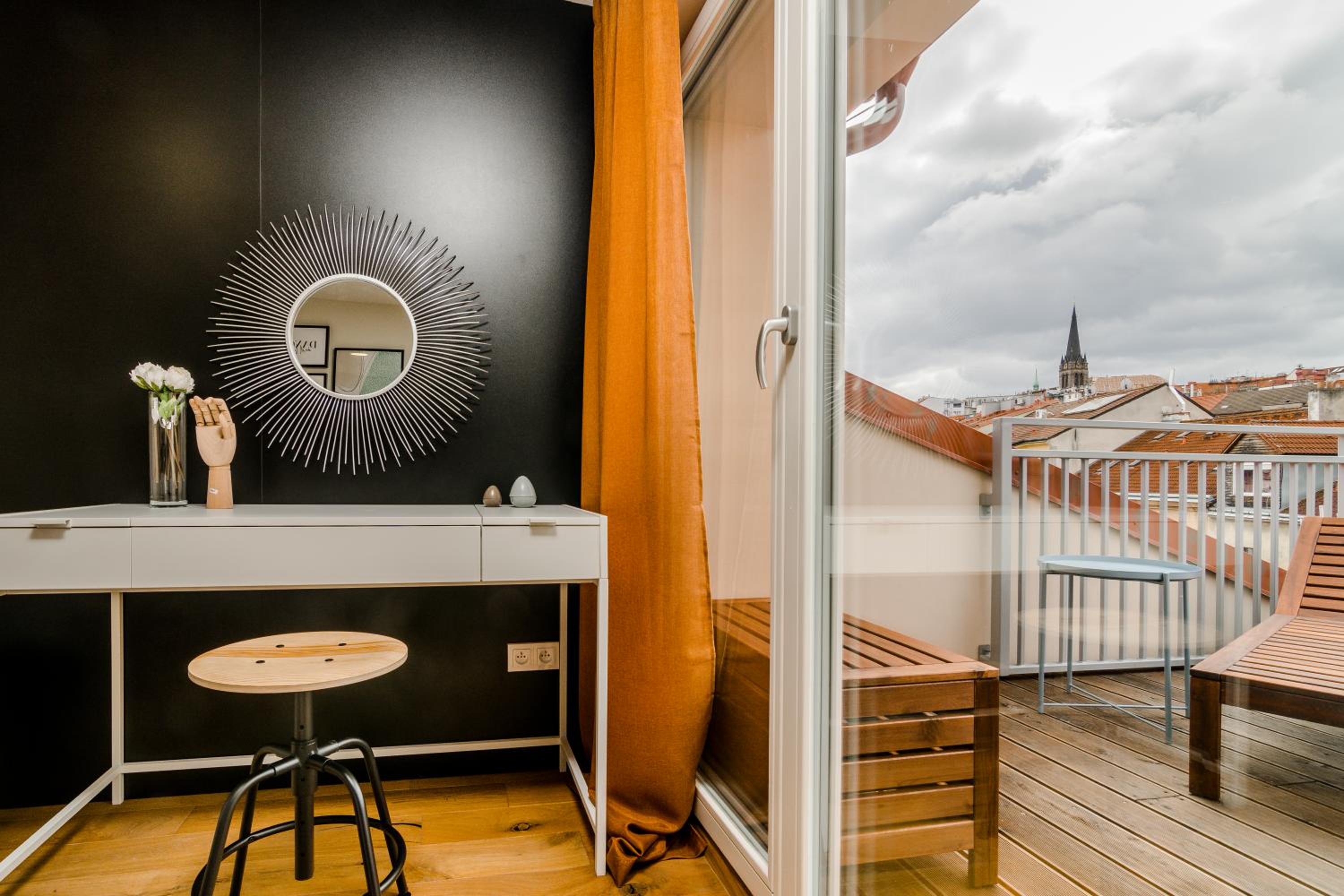 Prague Days - Premium Loft with AC & View of the Žižkov Tower from Spacious Terrace