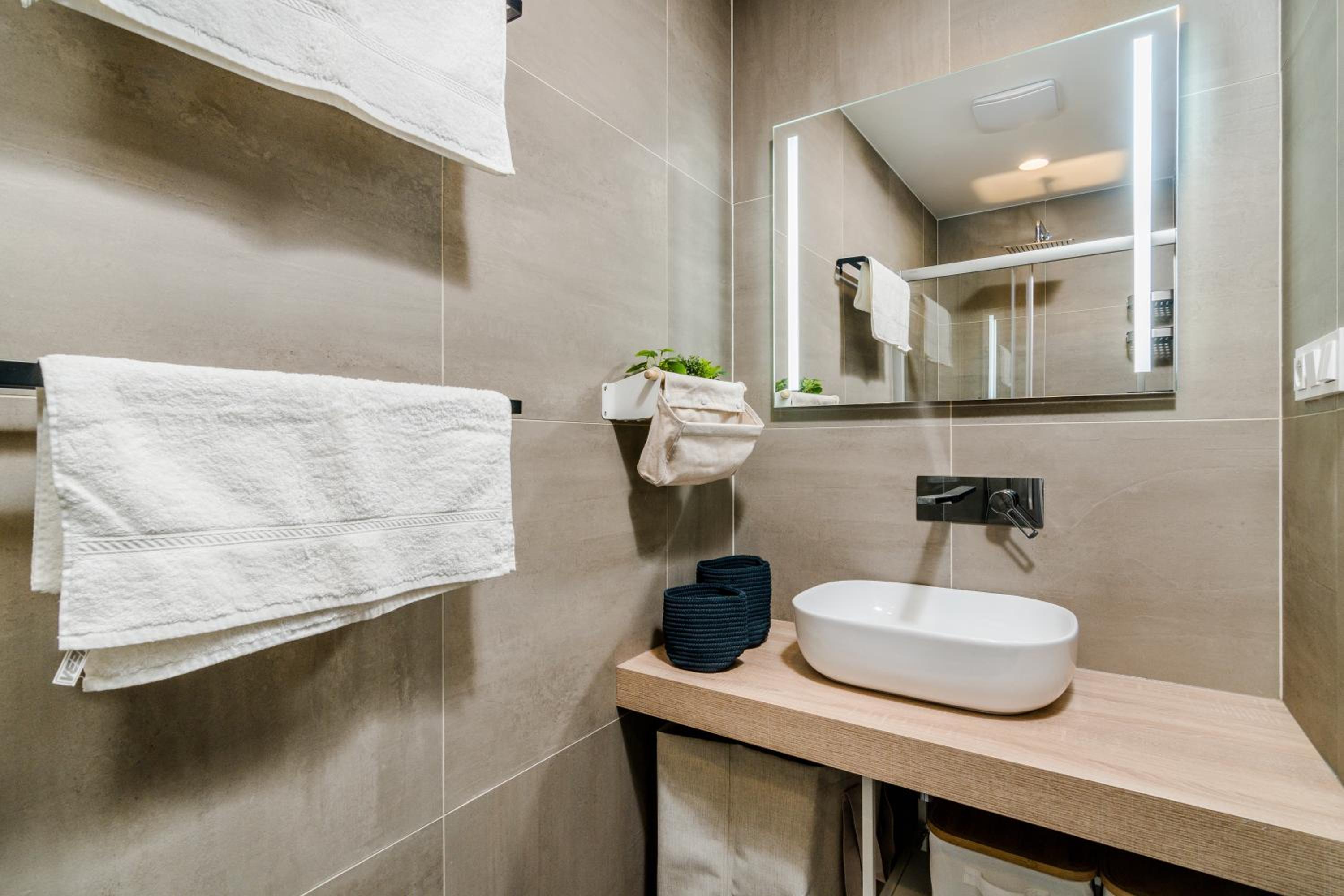 Prague Days - Premium Loft with AC & View of the Žižkov Tower from Spacious Terrace