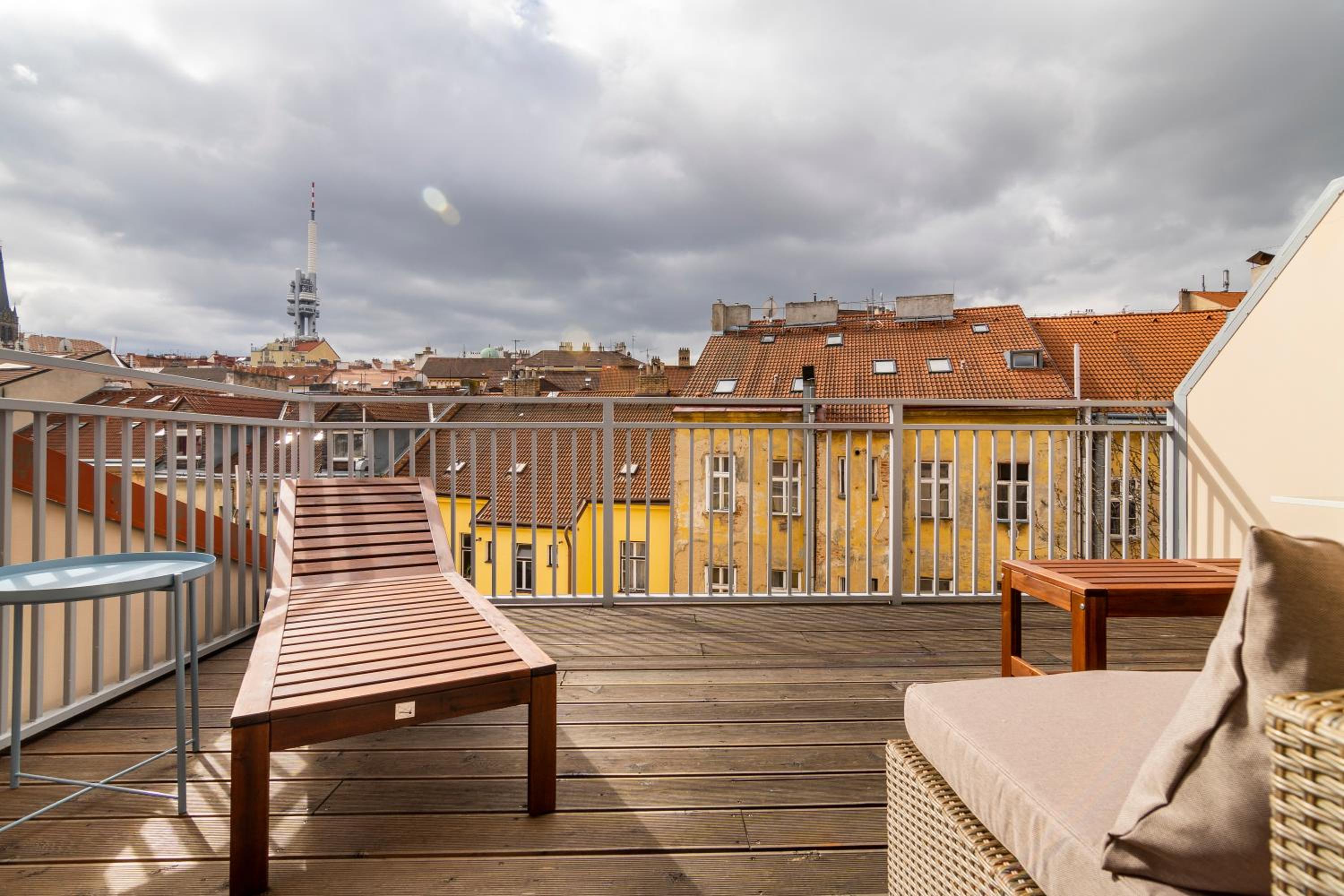 Prague Days - Premium Loft with AC & View of the Žižkov Tower from Spacious Terrace