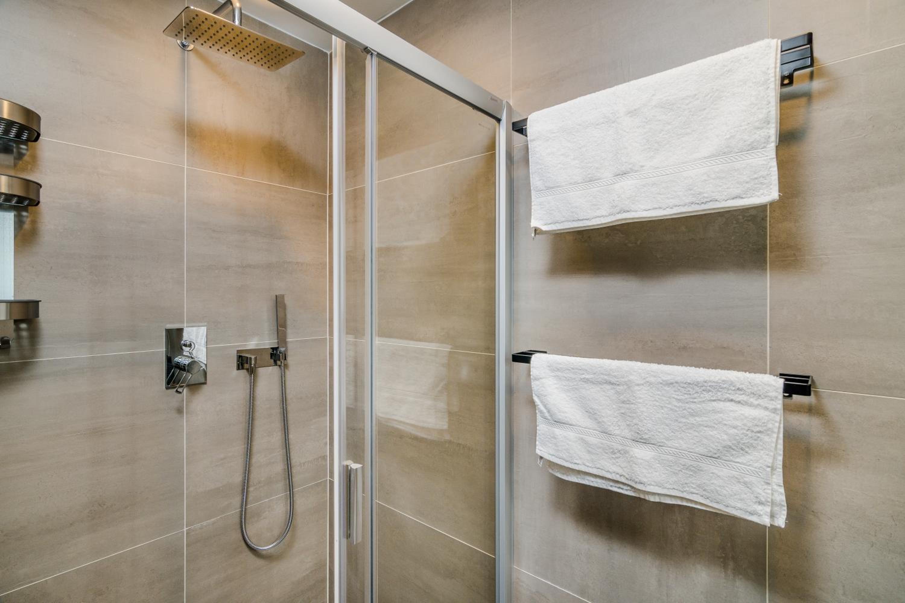 Prague Days - Premium Loft with AC & View of the Žižkov Tower from Spacious Terrace