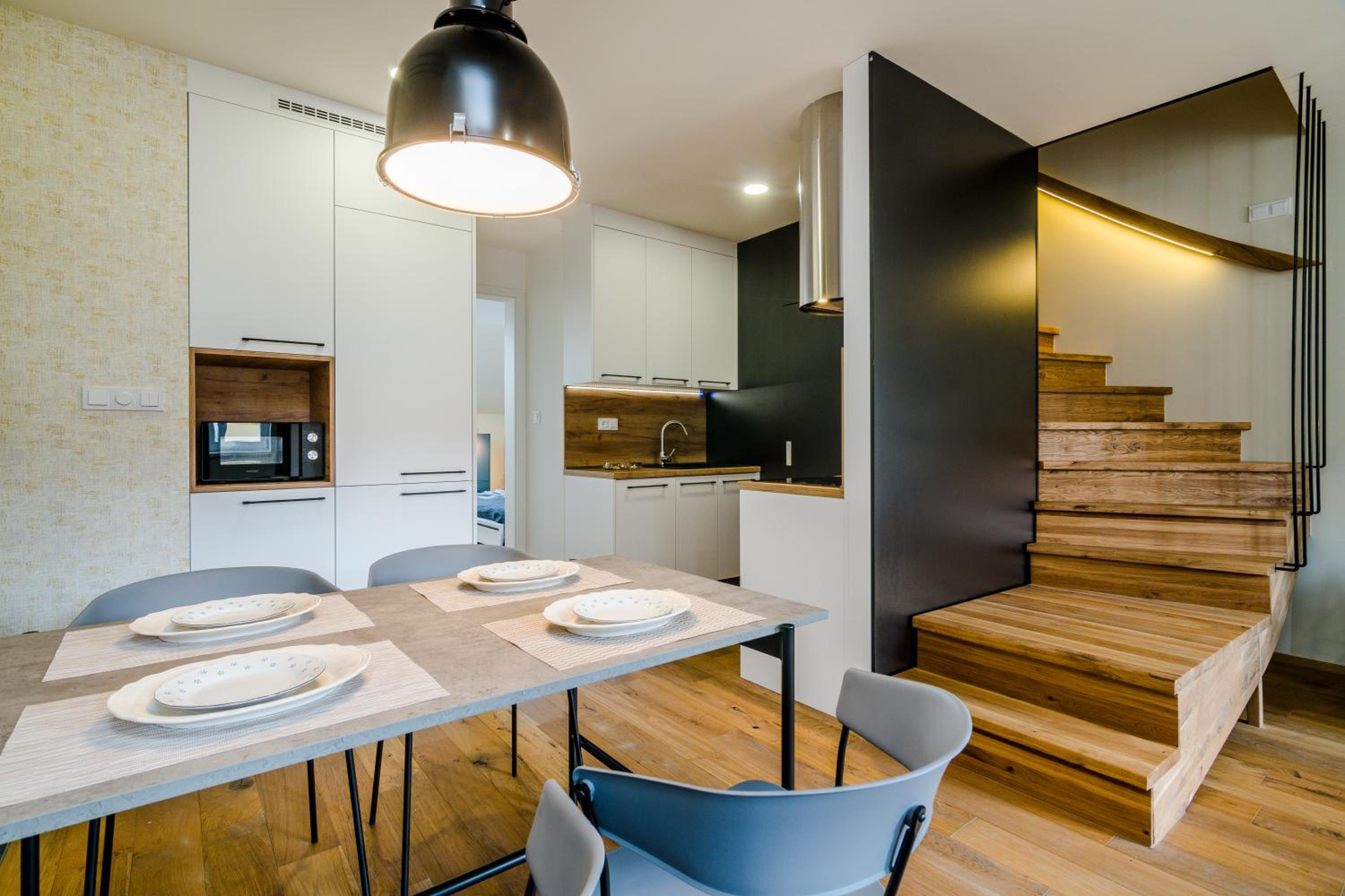Prague Days - Premium Loft with AC & View of the Žižkov Tower from Spacious Terrace