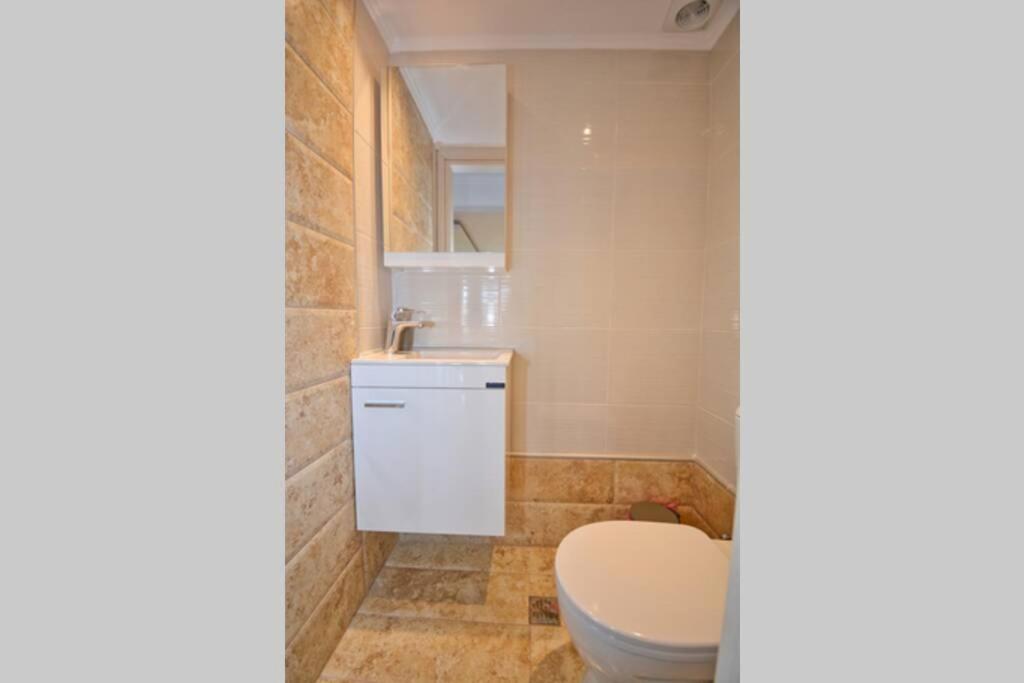Potamos Deluxe White Apartment