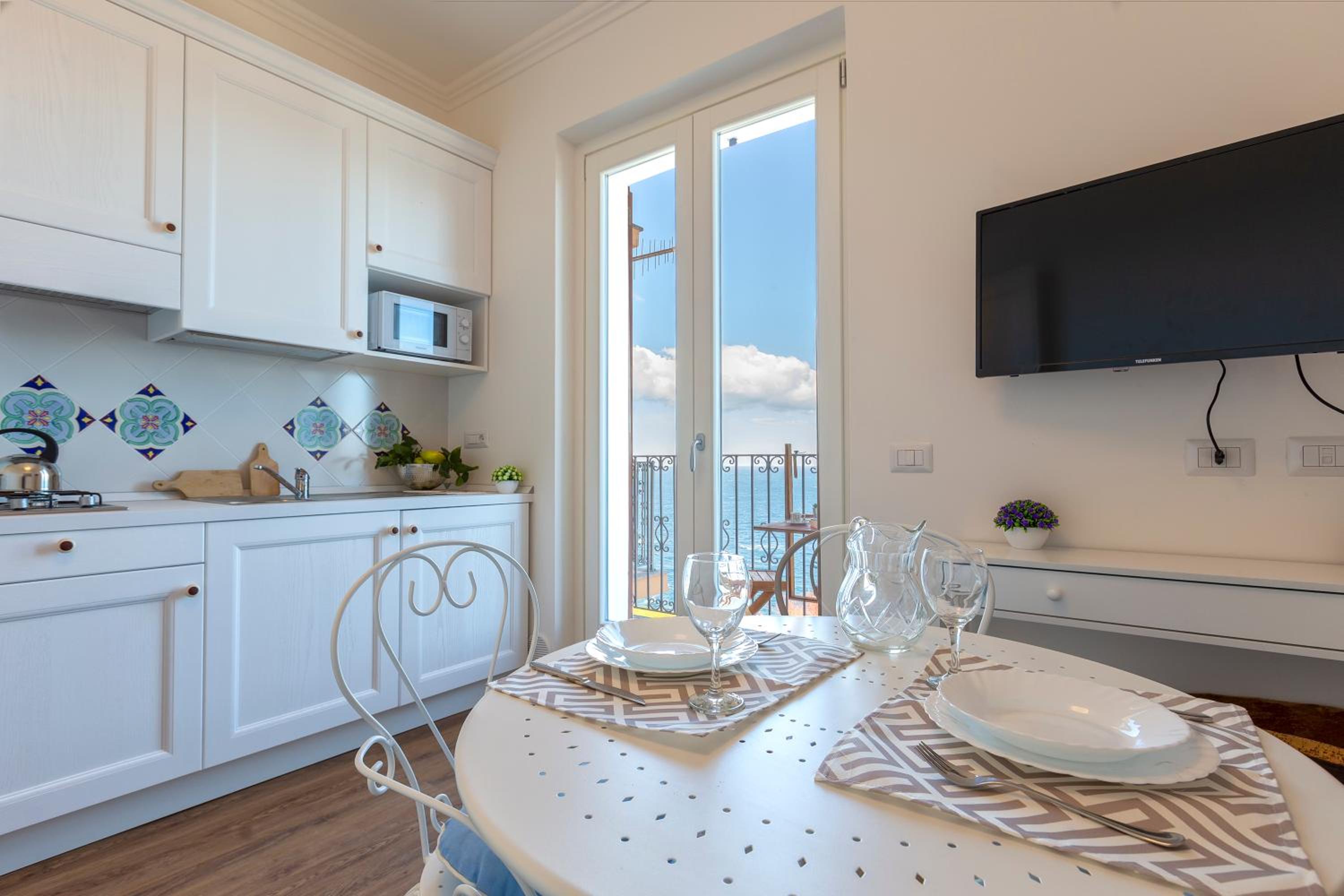 “CIELO E MARE”, CASETTA NEL CUORE DEL BORGO ANTICO / “SKY & SEA”, CHARMING IN THE HEART OF OLD VILLAGE view 3