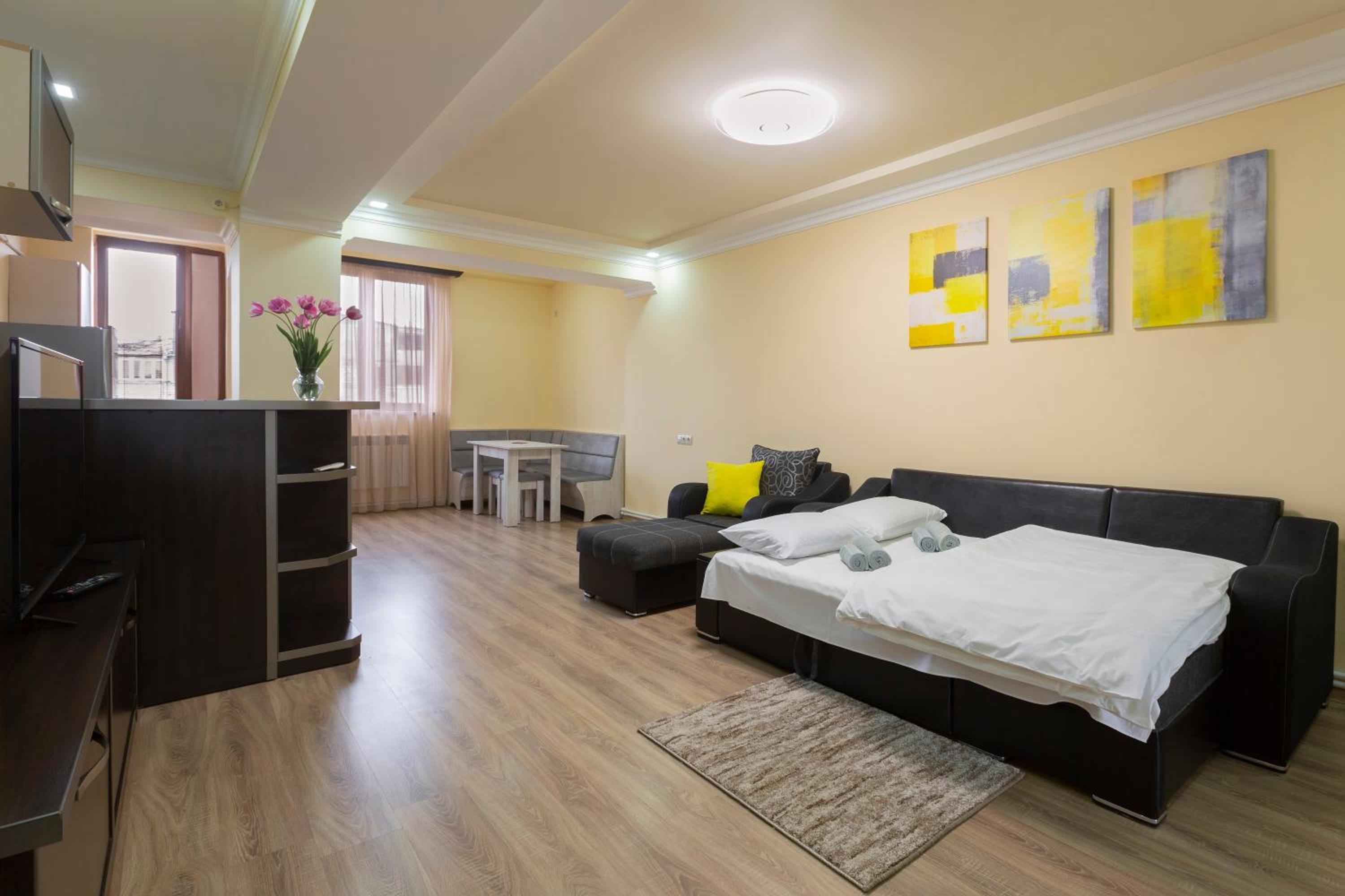 Umba Apartment N5 - balcony and Mount Ararat view