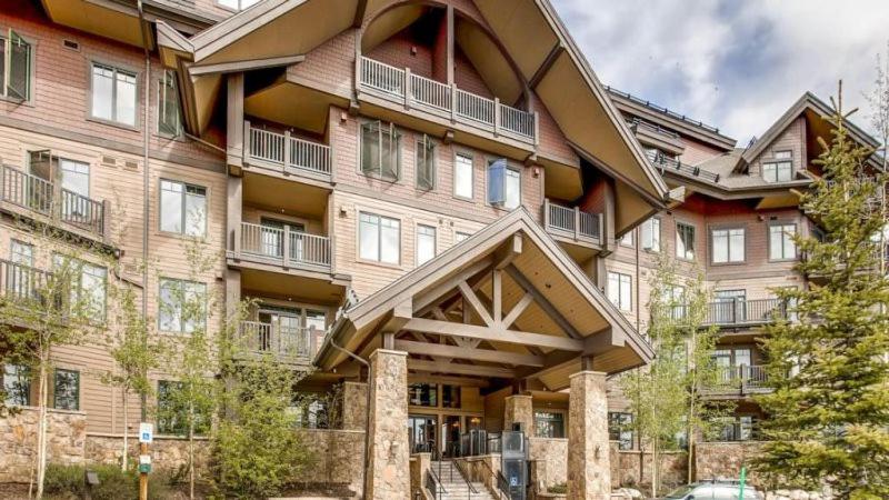 Crystal Peak Lodge 2 Bedroom Ski In, Ski Out Slopeside Condo At The Base Of Peak 7