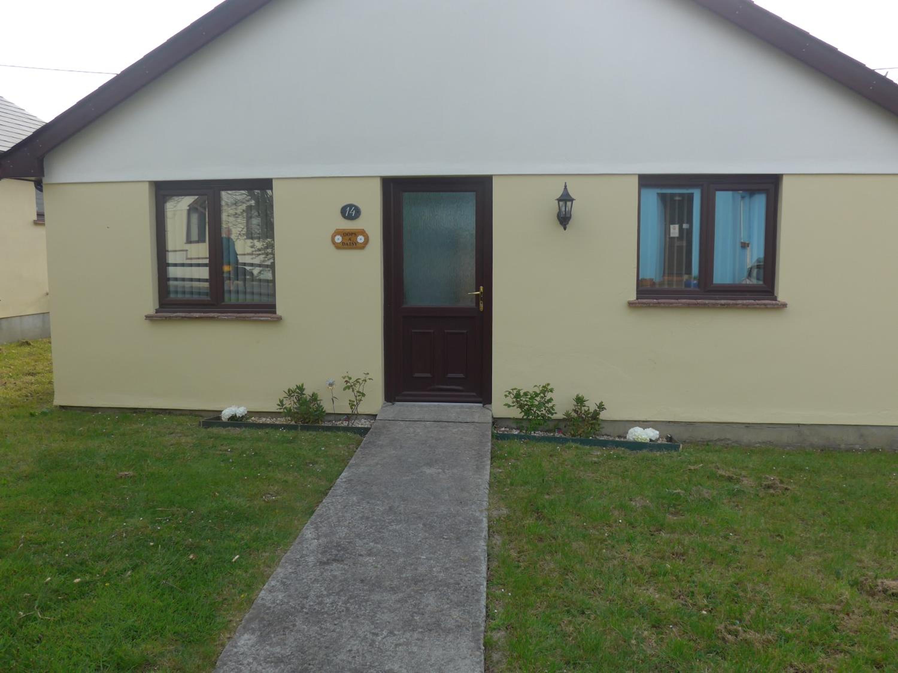Parkland 14 is a detached premier 3 bedroom bungalow sleeping 6 view 3