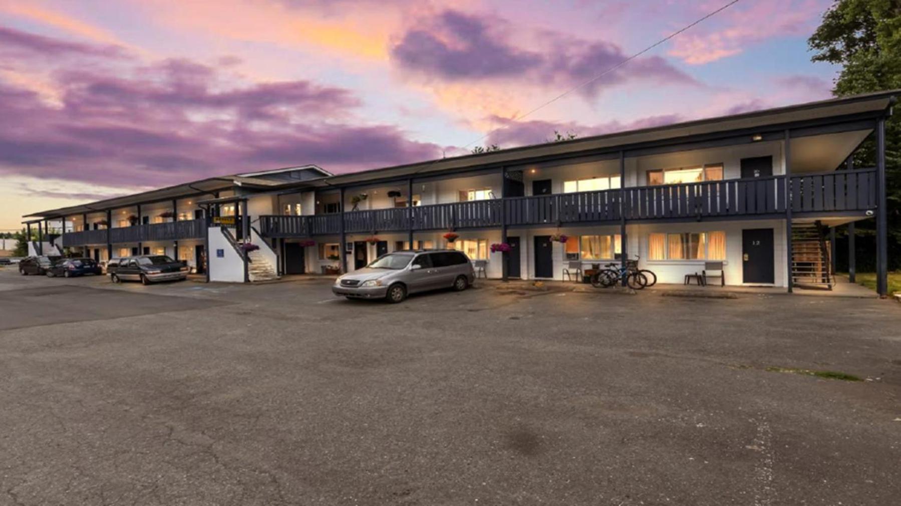 Duncan Motel view 4