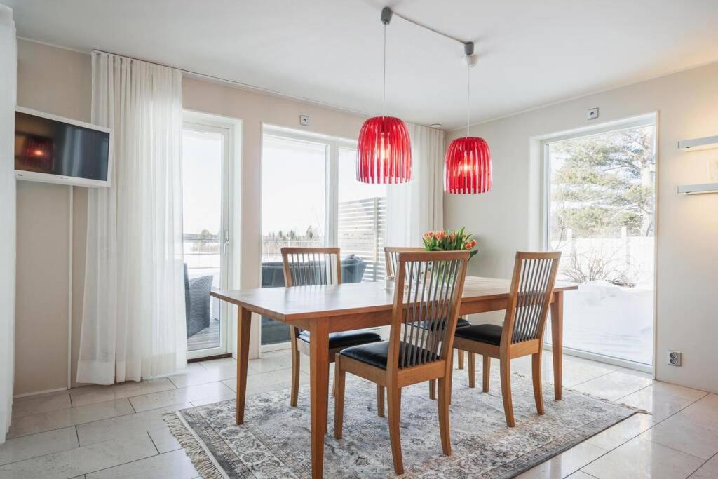 Guestly Homes - Luxury 11p Villa with Spa & Stunning Views view 3