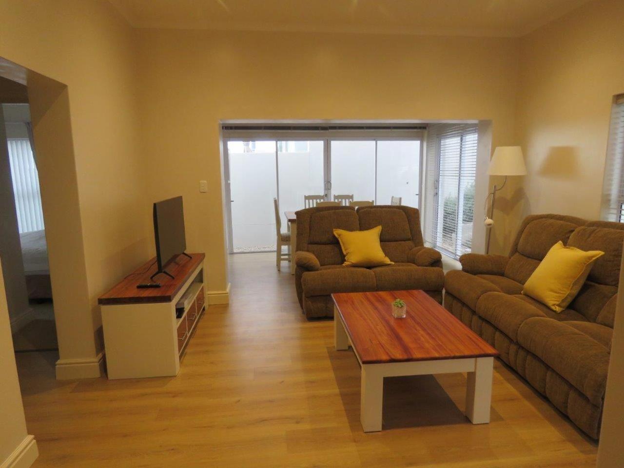 19 Kingswood Manor view 4