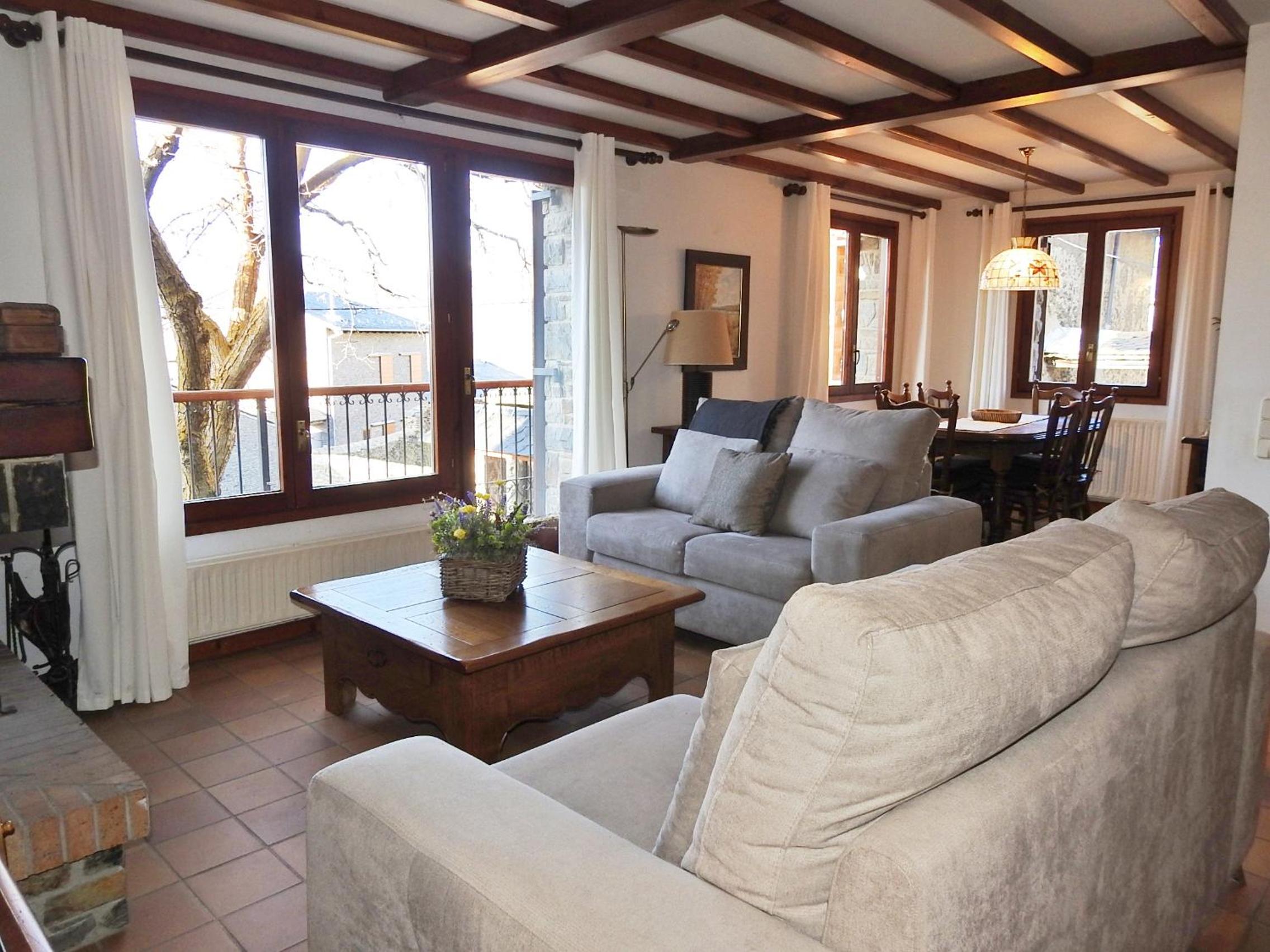 CASA UNIFAMILIAR 8 pax con jardín URTX - CERDANYA view 4