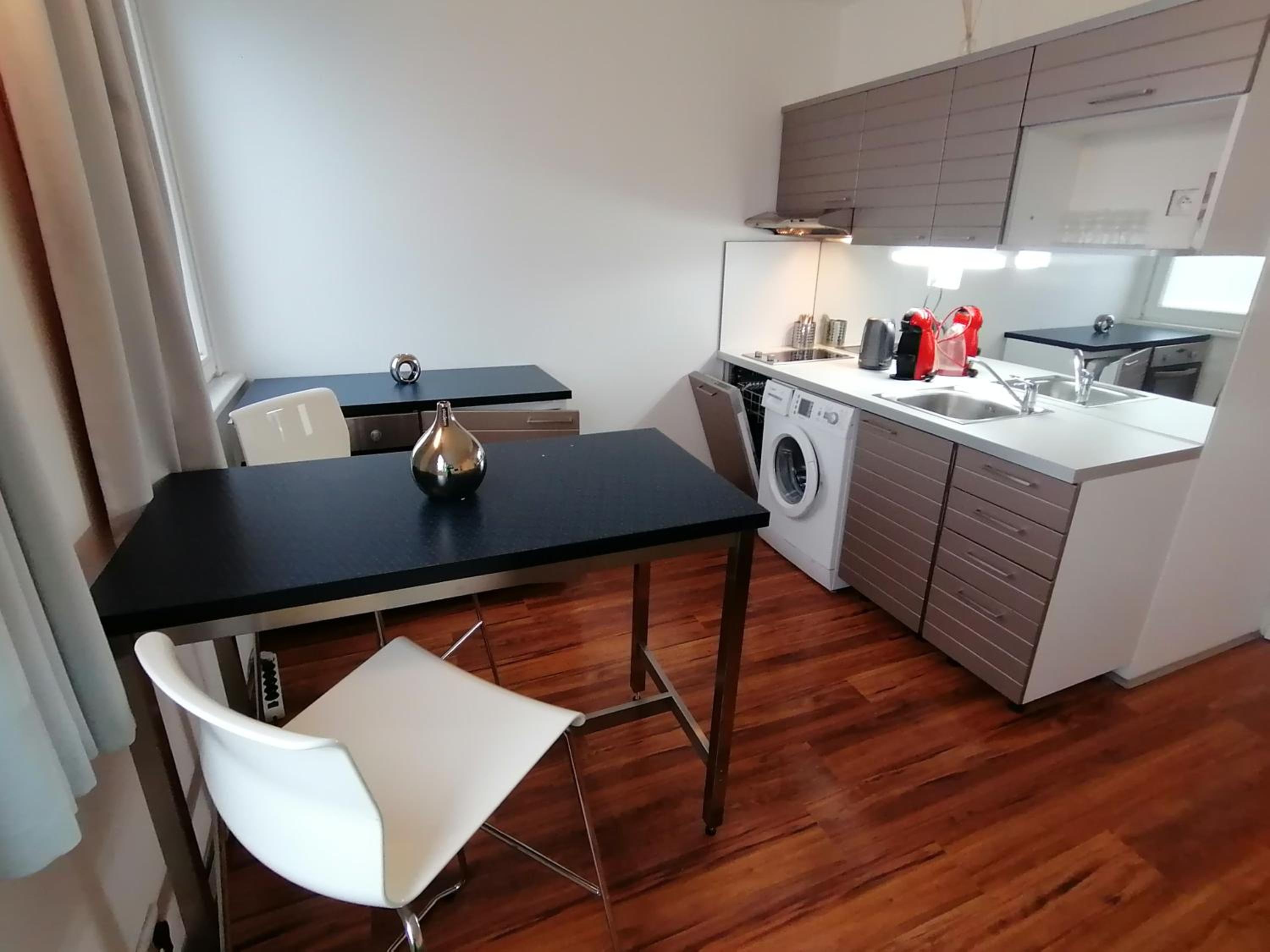 Golden Family Apartments