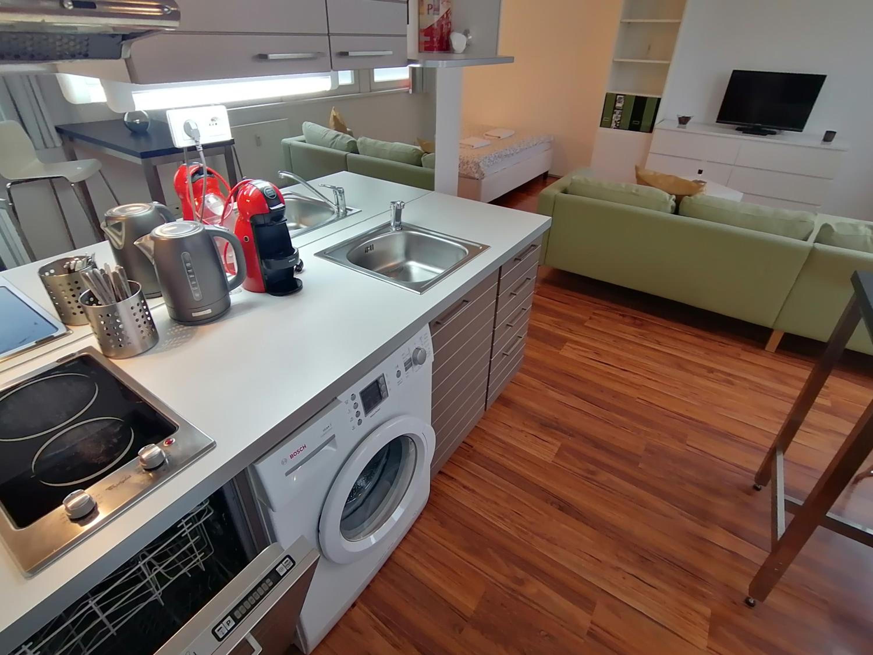 Golden Family Apartments