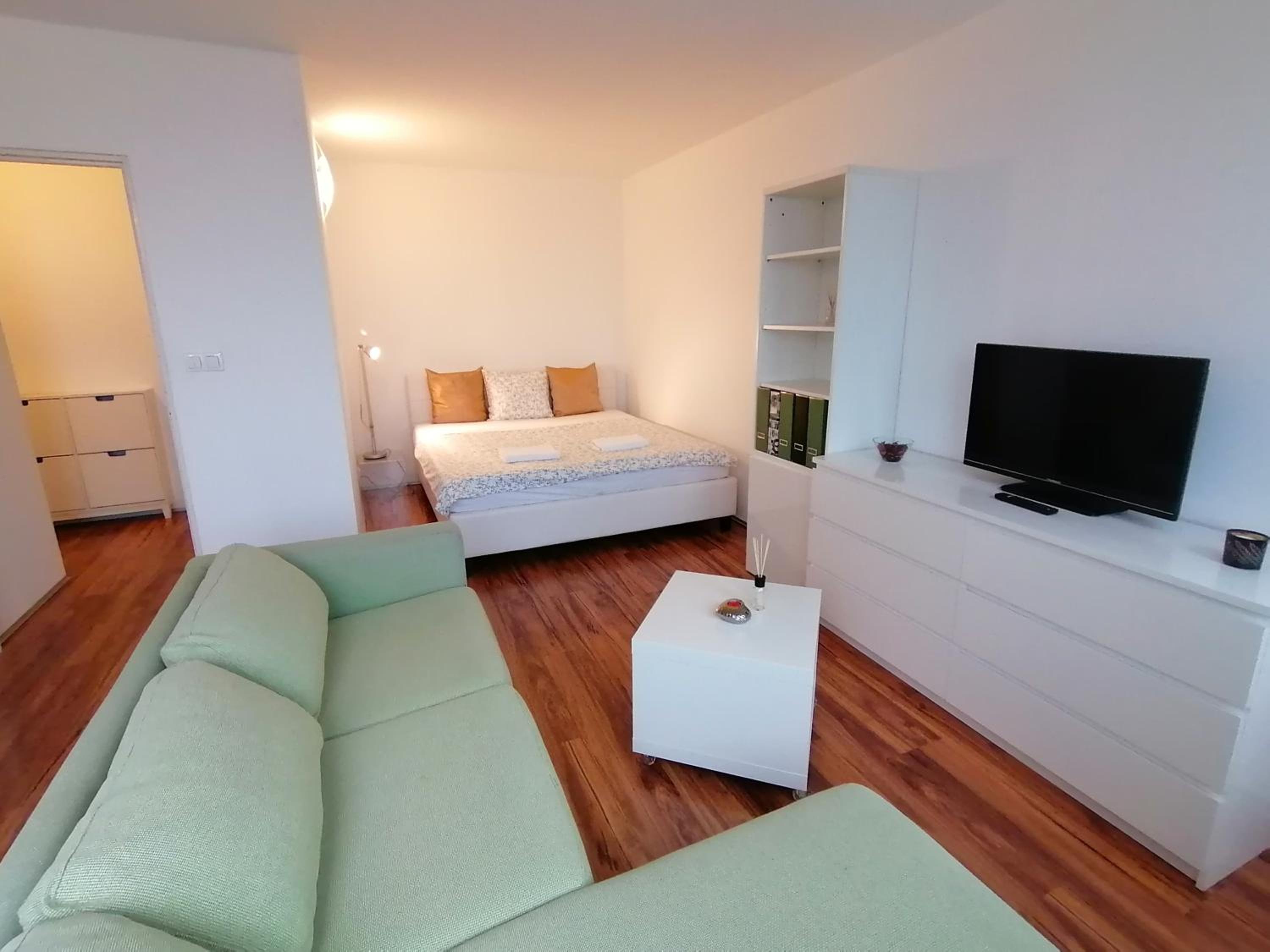 Golden Family Apartments