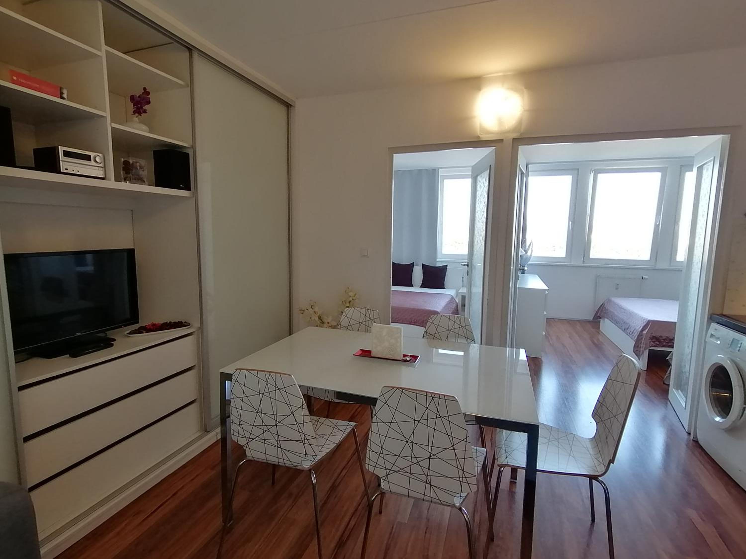Golden Family Apartments
