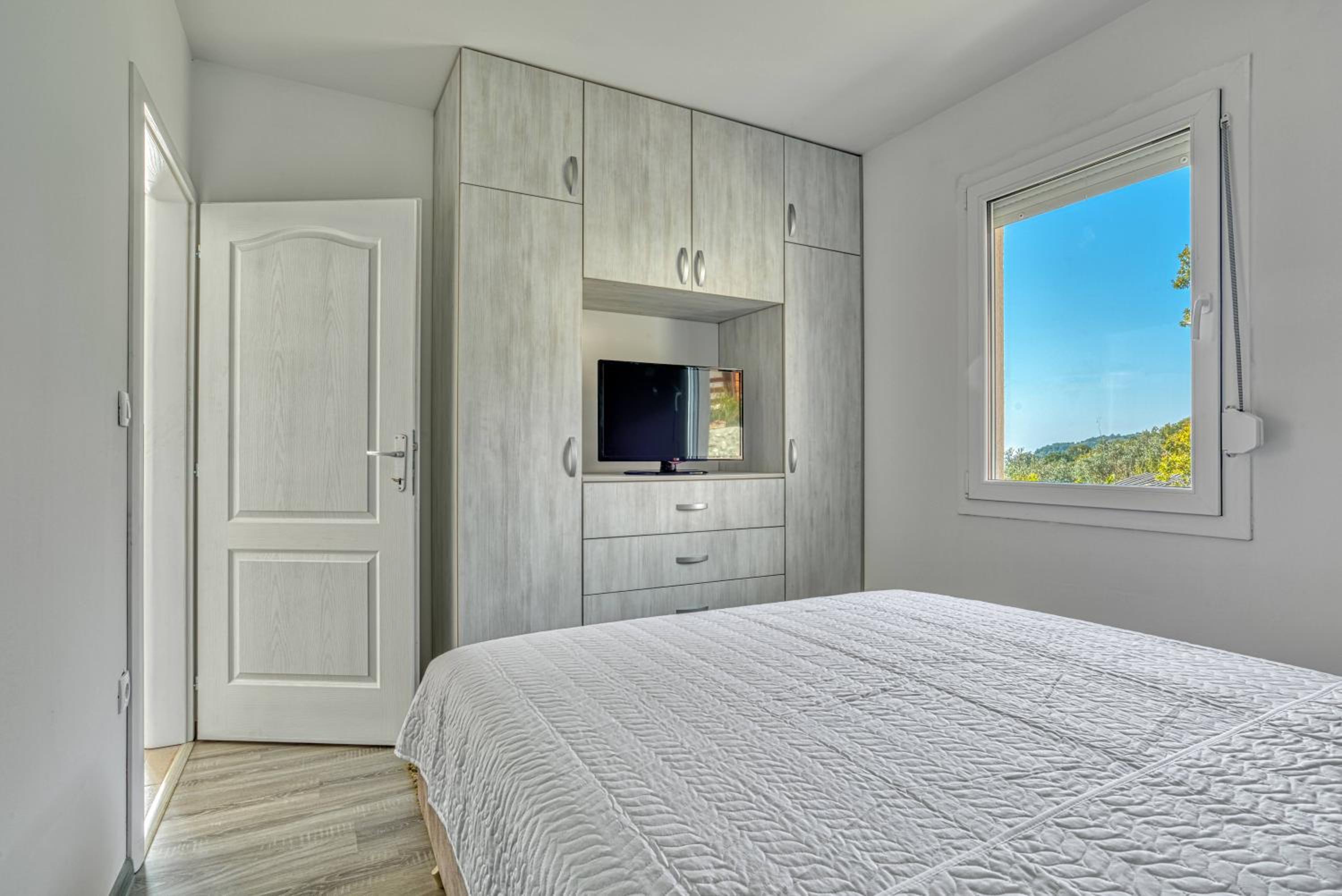 Two Bedroom House with Sea View MAJ view 5