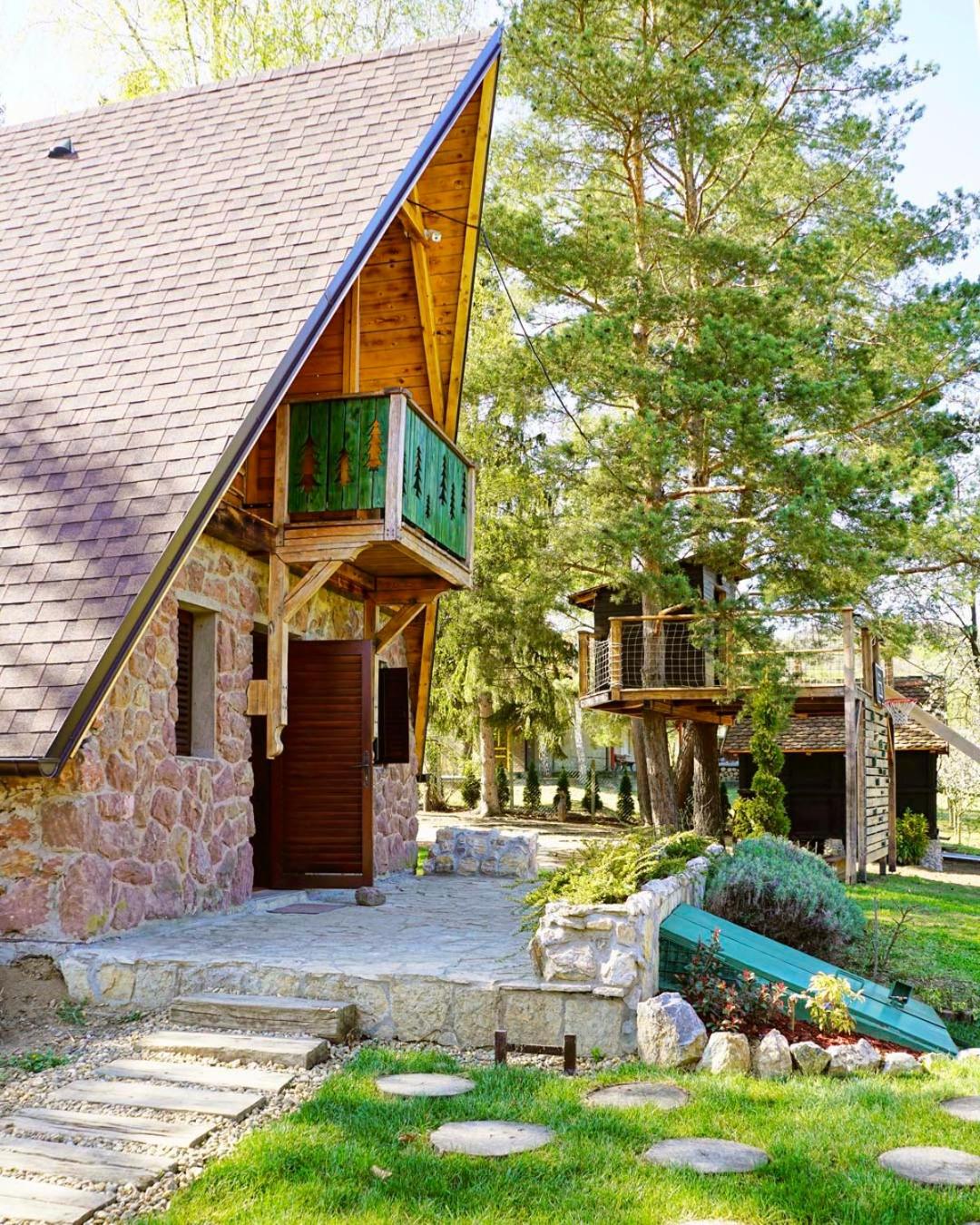 Mountain Cottage Jarilo - Scenic Fruska Gora Retreat with Fireplace, Sauna and Large Private Yard view 2