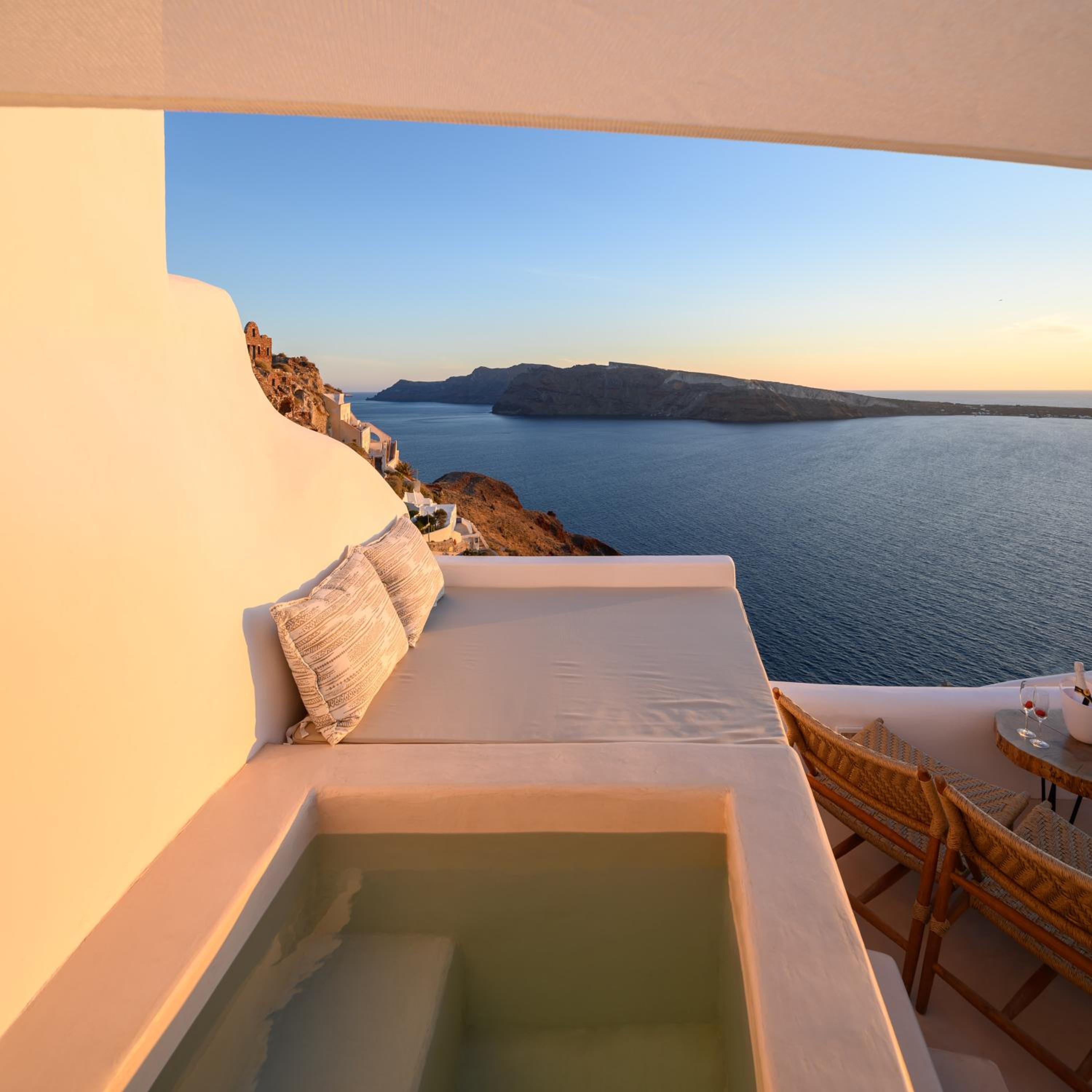 Oia Vacations - Canvas Suites - Property Image 15