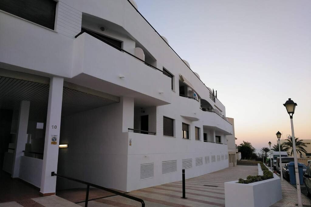 LA PITA- Terraza con vistas al mar & parking, a 1 min de la playa view 2