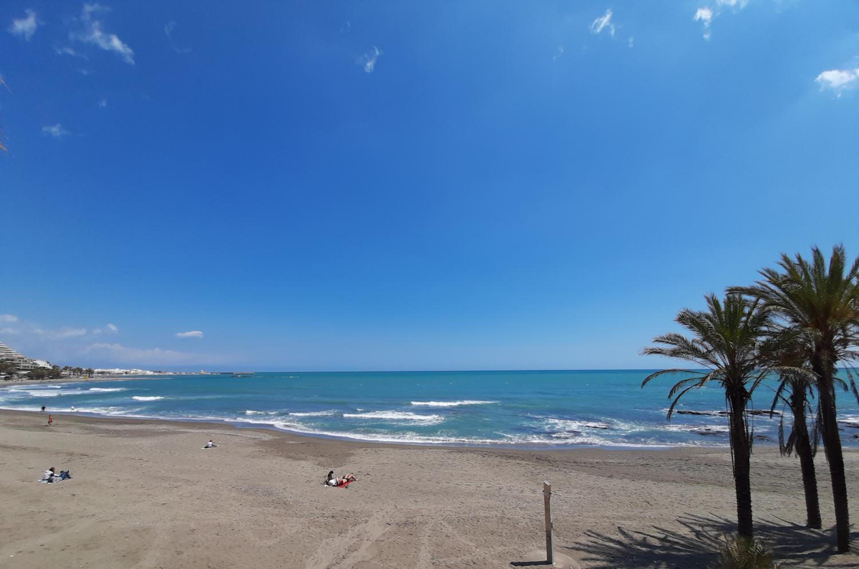Apartamento Pato Playa Benalmádena con piscinas y garaje view 4