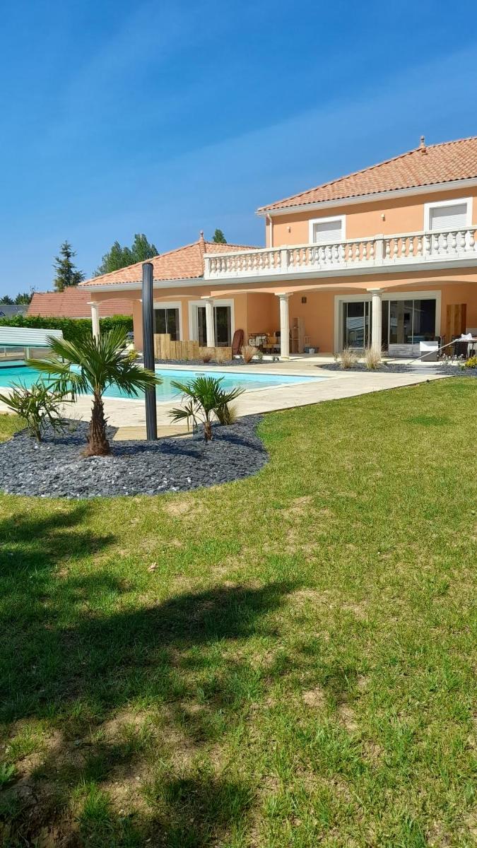 VILLA DES CHENES view 3