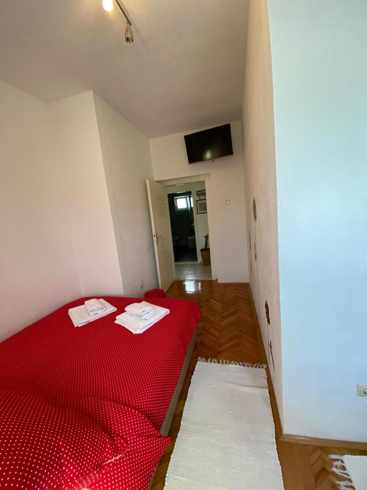 Green Garden Apartment photo 4
