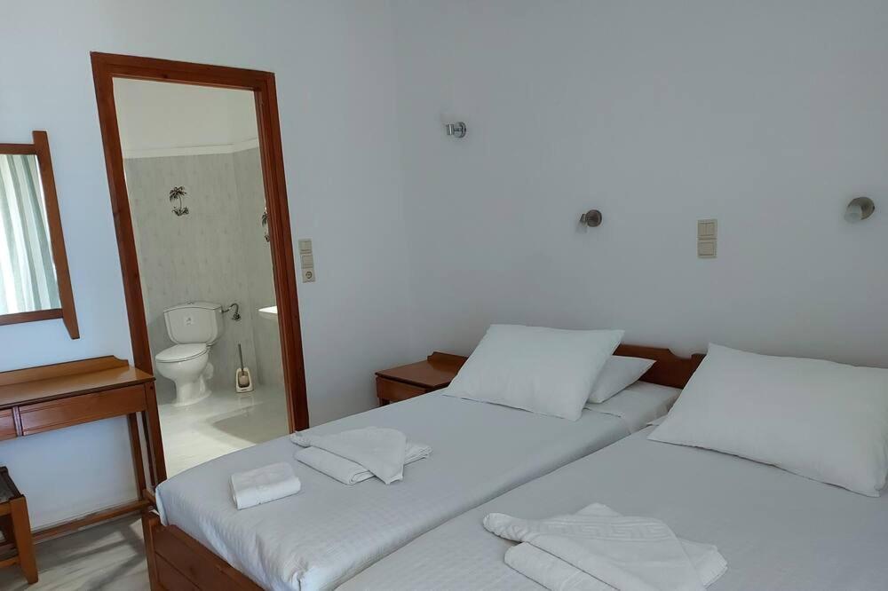 Menelaos Apartments