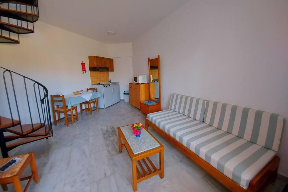 Menelaos Apartments