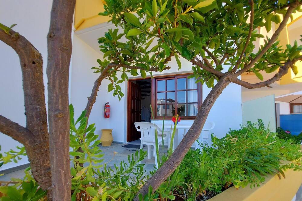 Menelaos Apartments