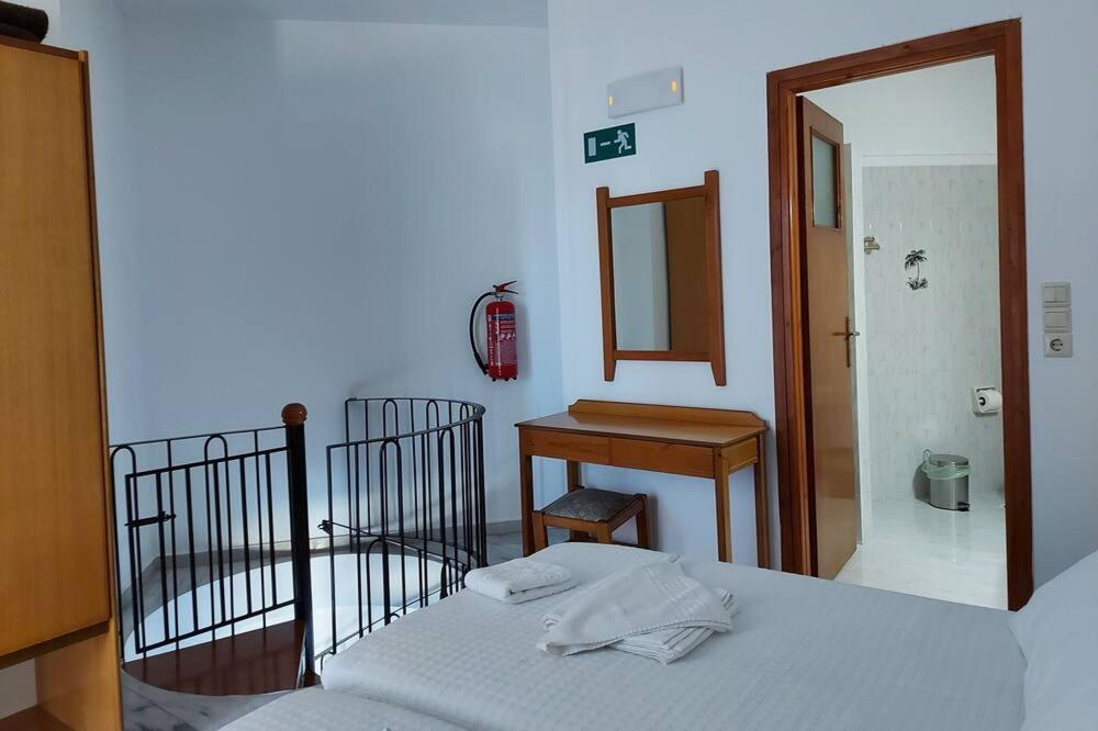 Menelaos Apartments