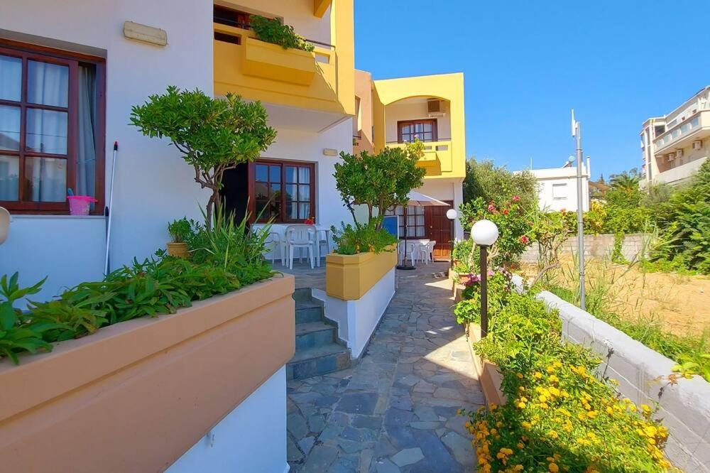 Menelaos Apartments
