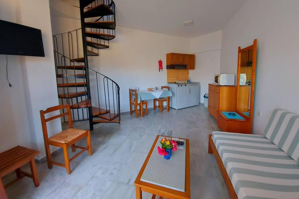 Menelaos Apartments
