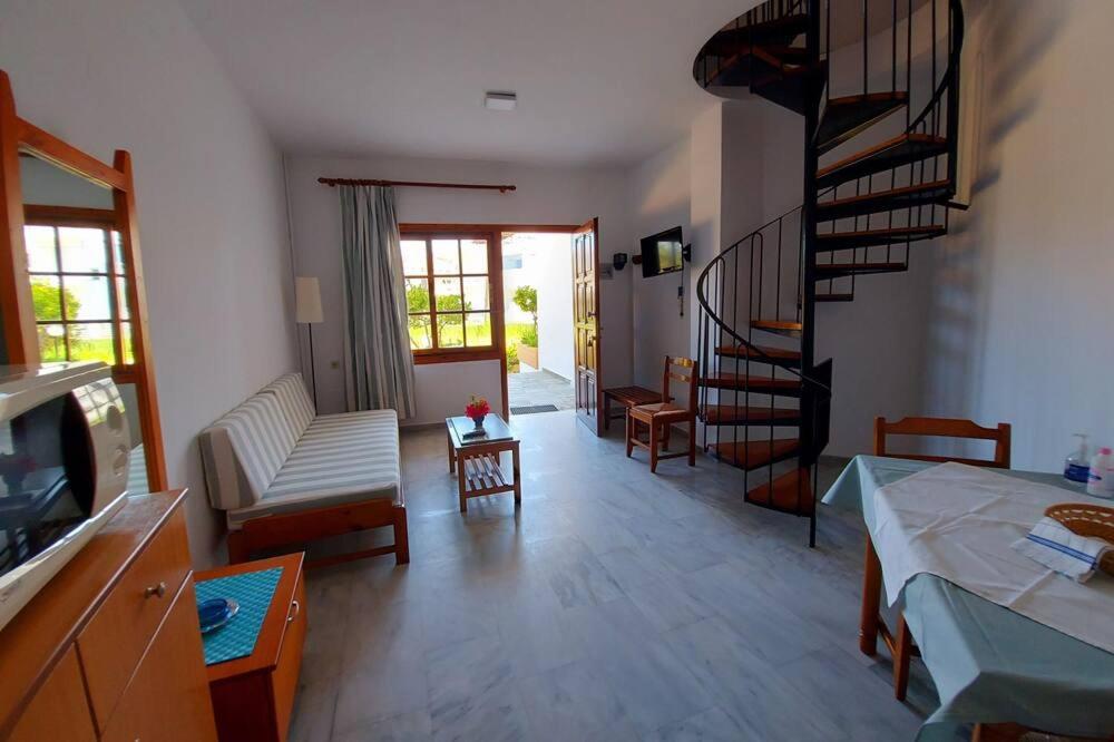 Menelaos Apartments