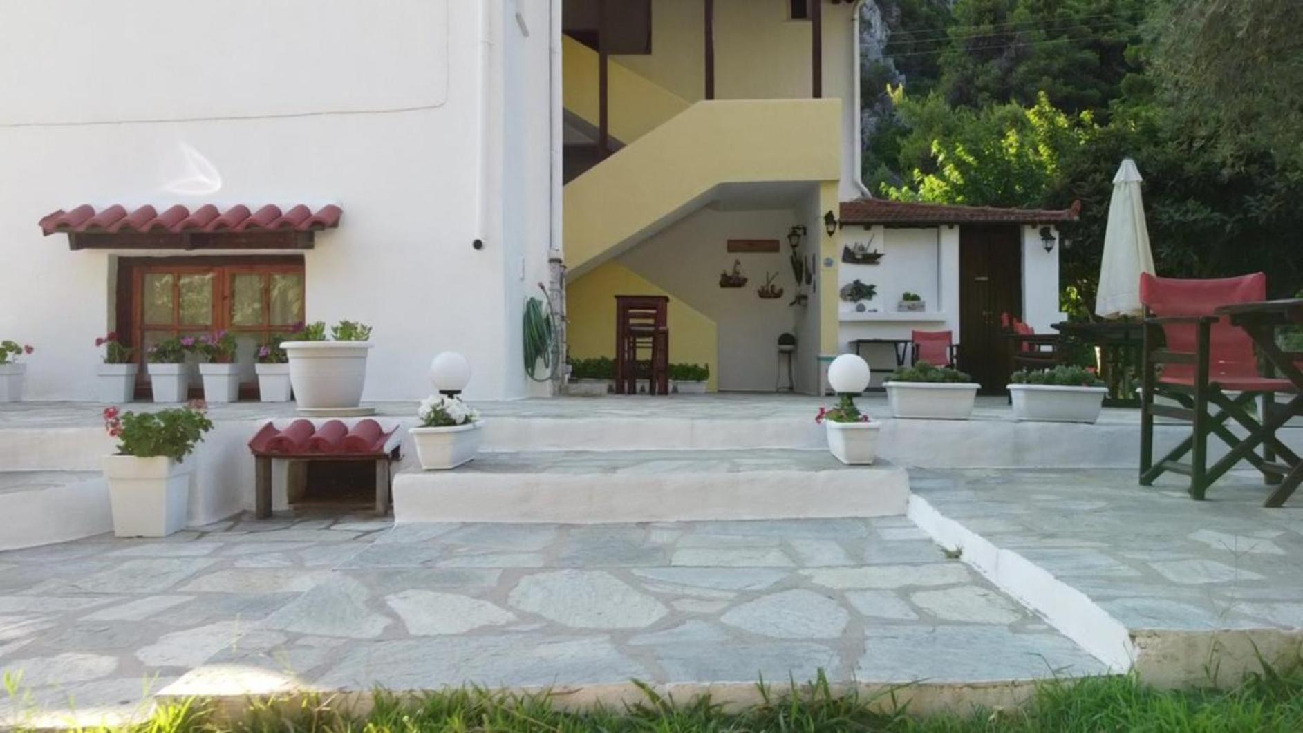 Limnonari Beach Rooms