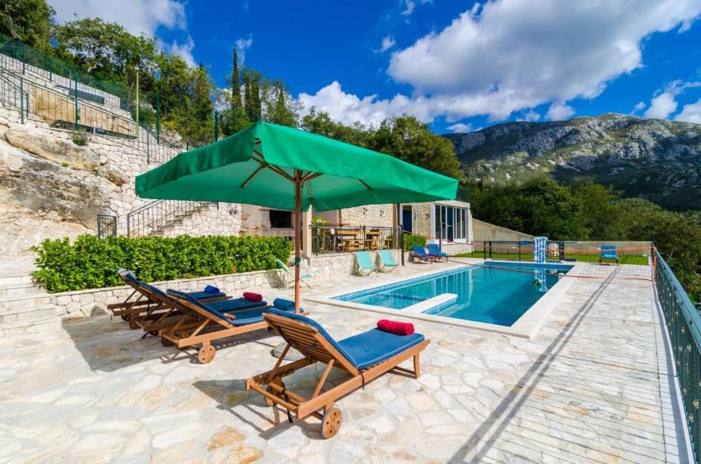 Villa Falcon Rook view 2
