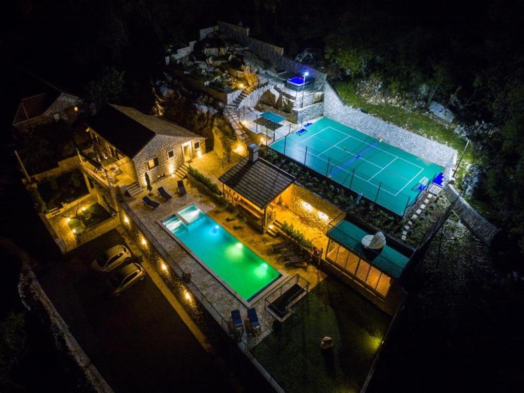 Villa Falcon Rook view 5