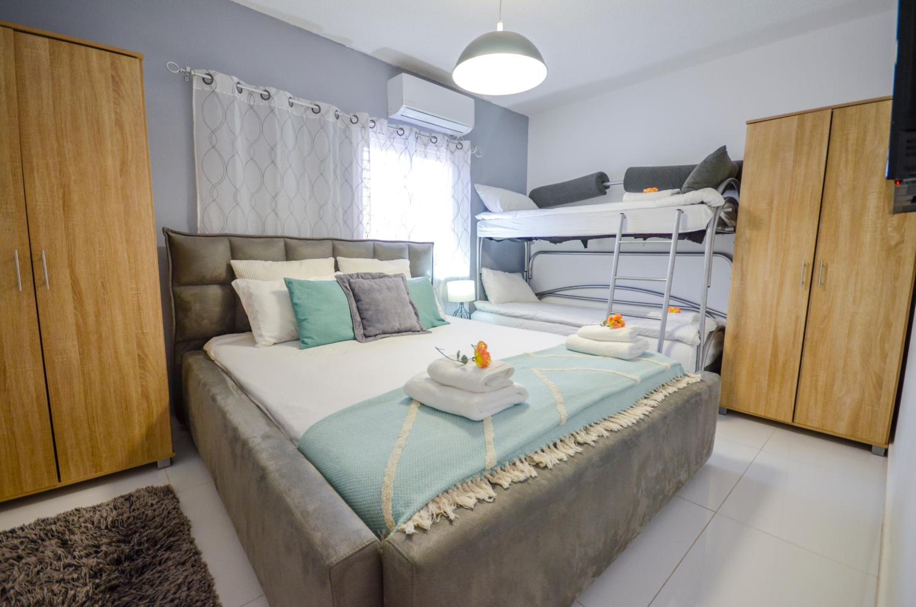 YalaRent Sunny 3BR APT