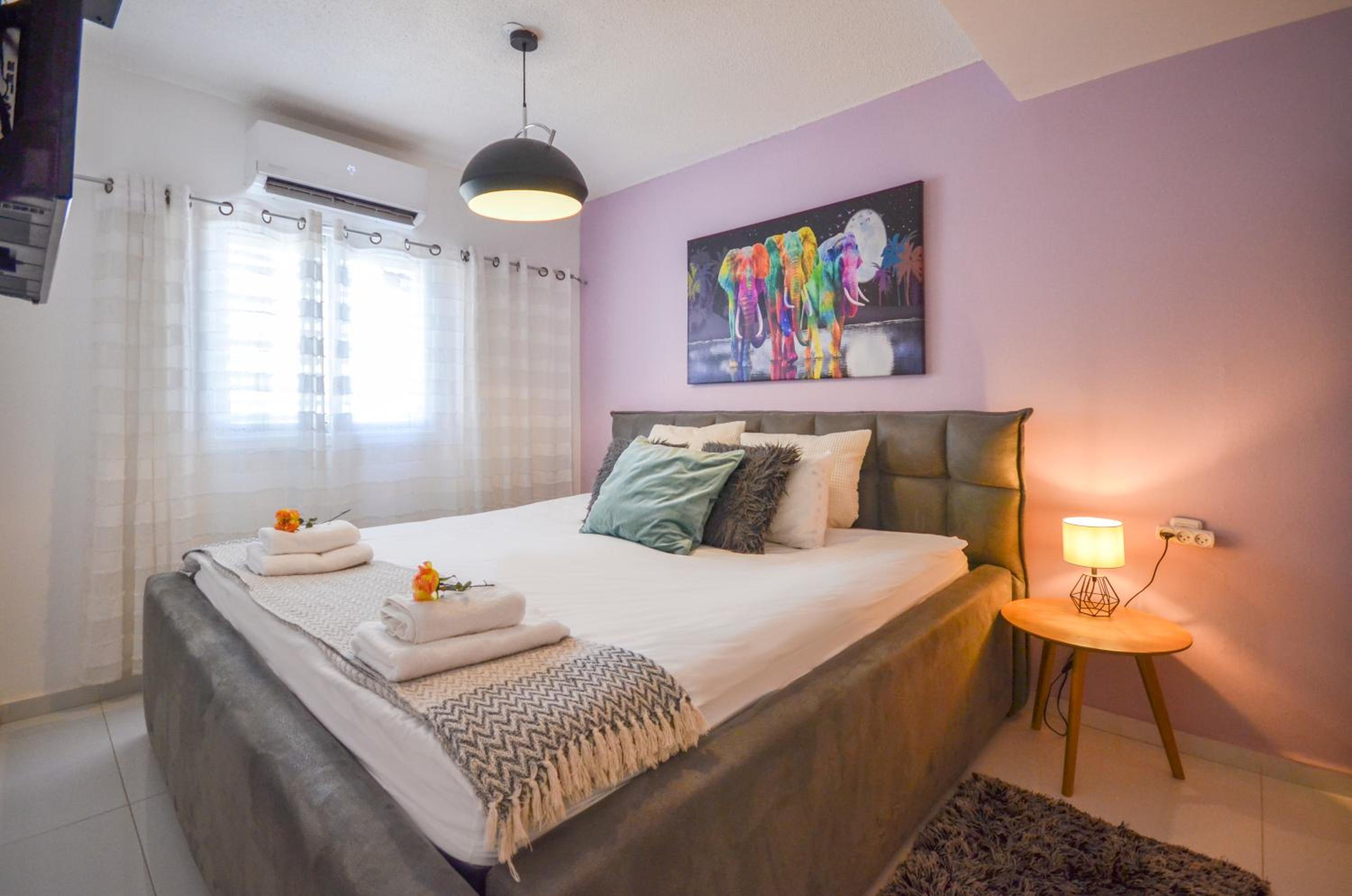 YalaRent Sunny 3BR APT