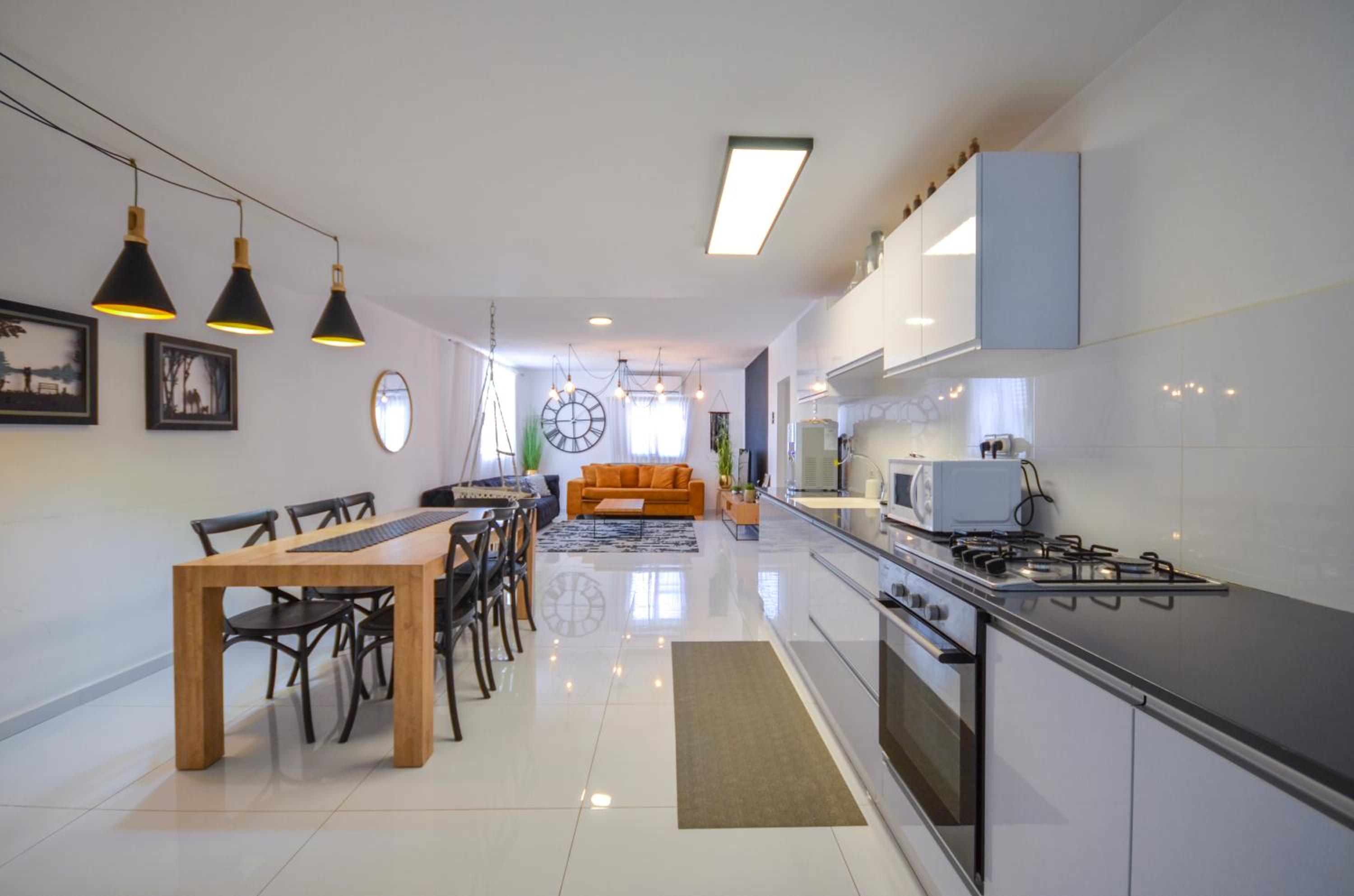 YalaRent Sunny 3BR APT