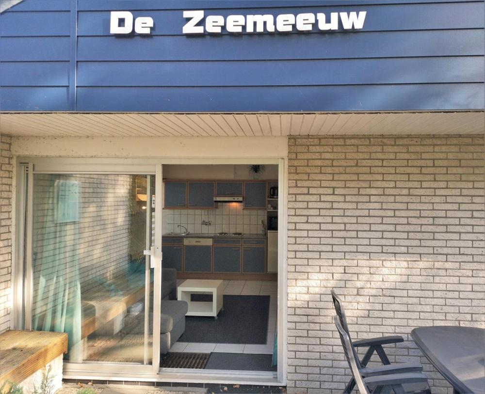 ON135 De Zeemeeuw, holiday home with garden view 3