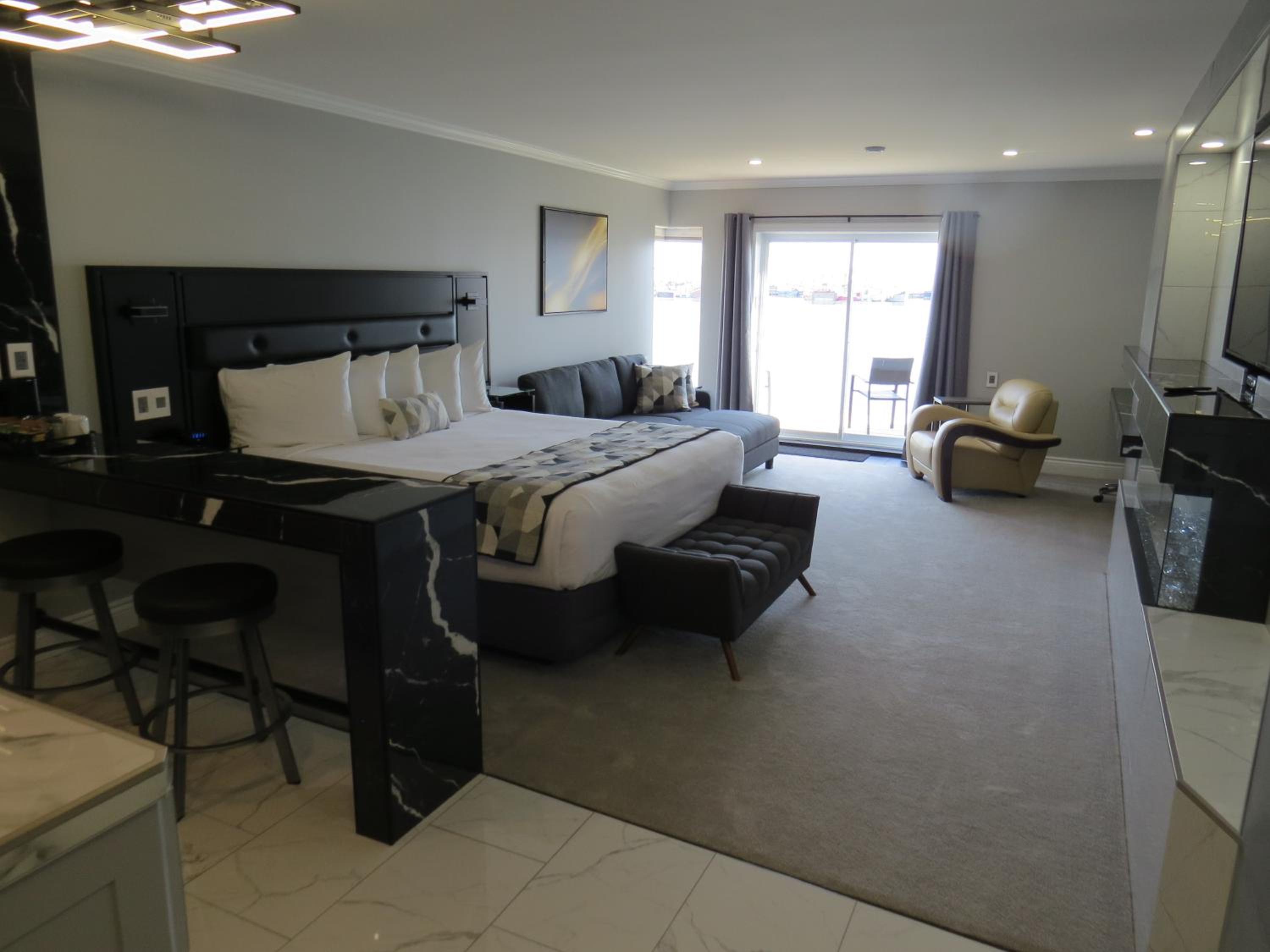 Dockside Suites