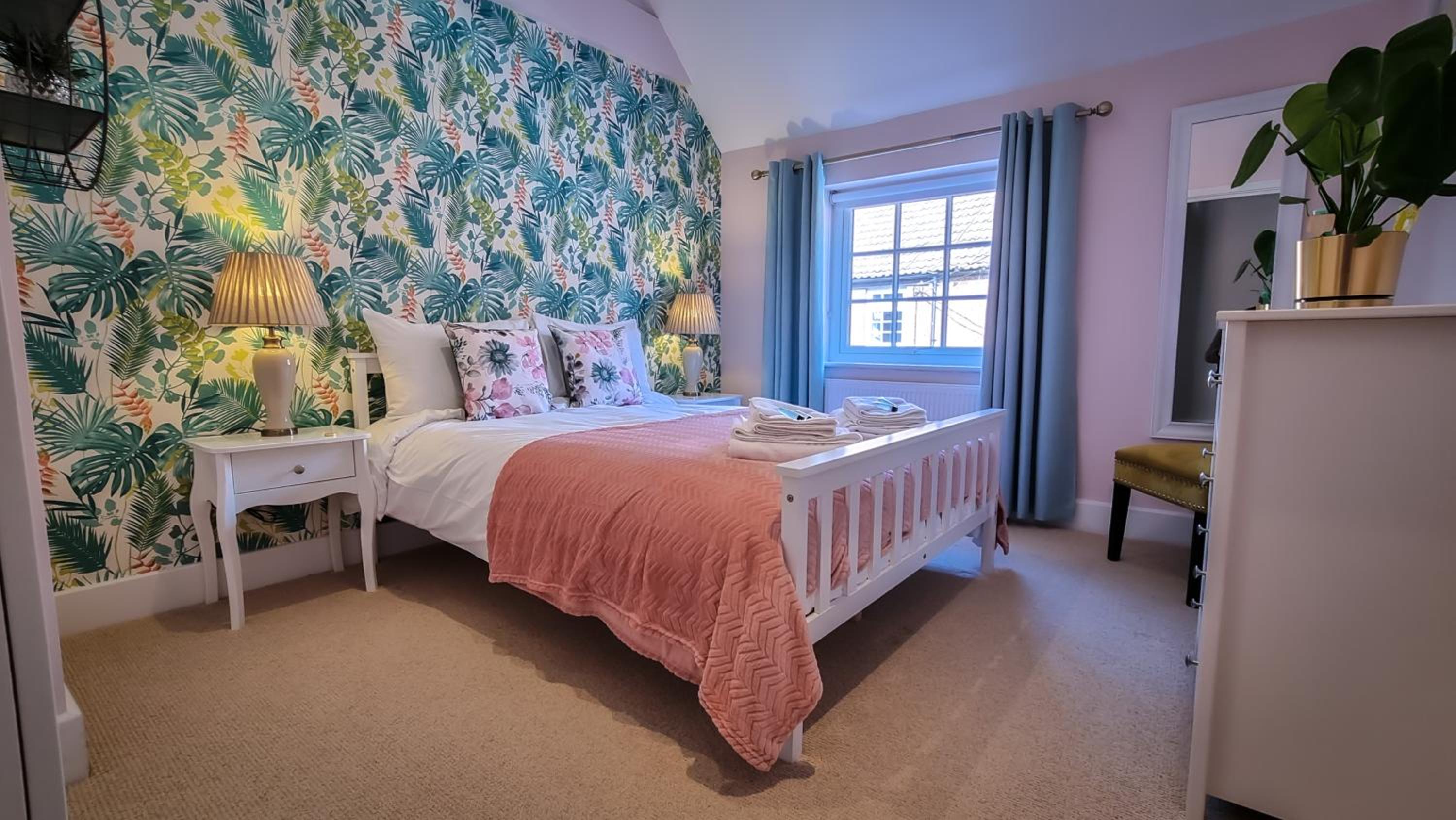 Warminster Vacations - The Angel Holiday House - Property Image 2