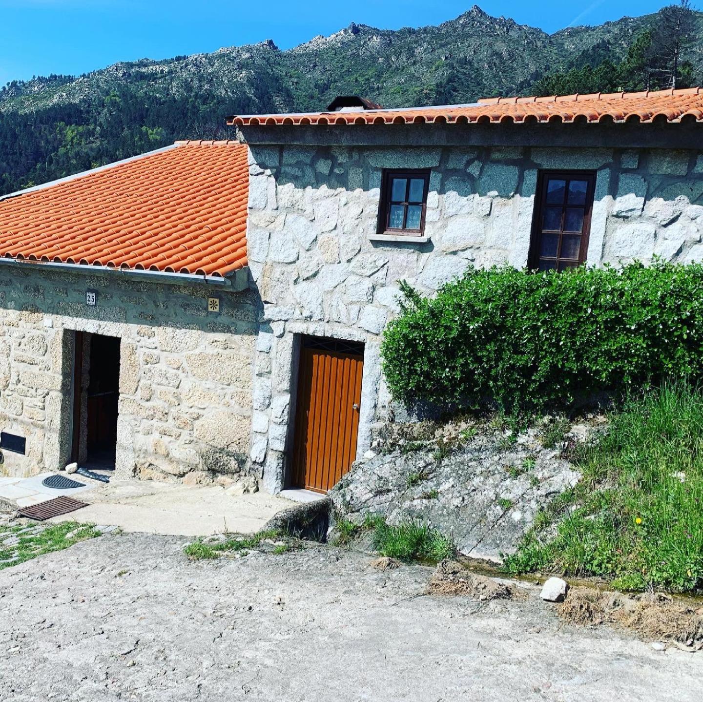 Abrigo das Penhas view 2