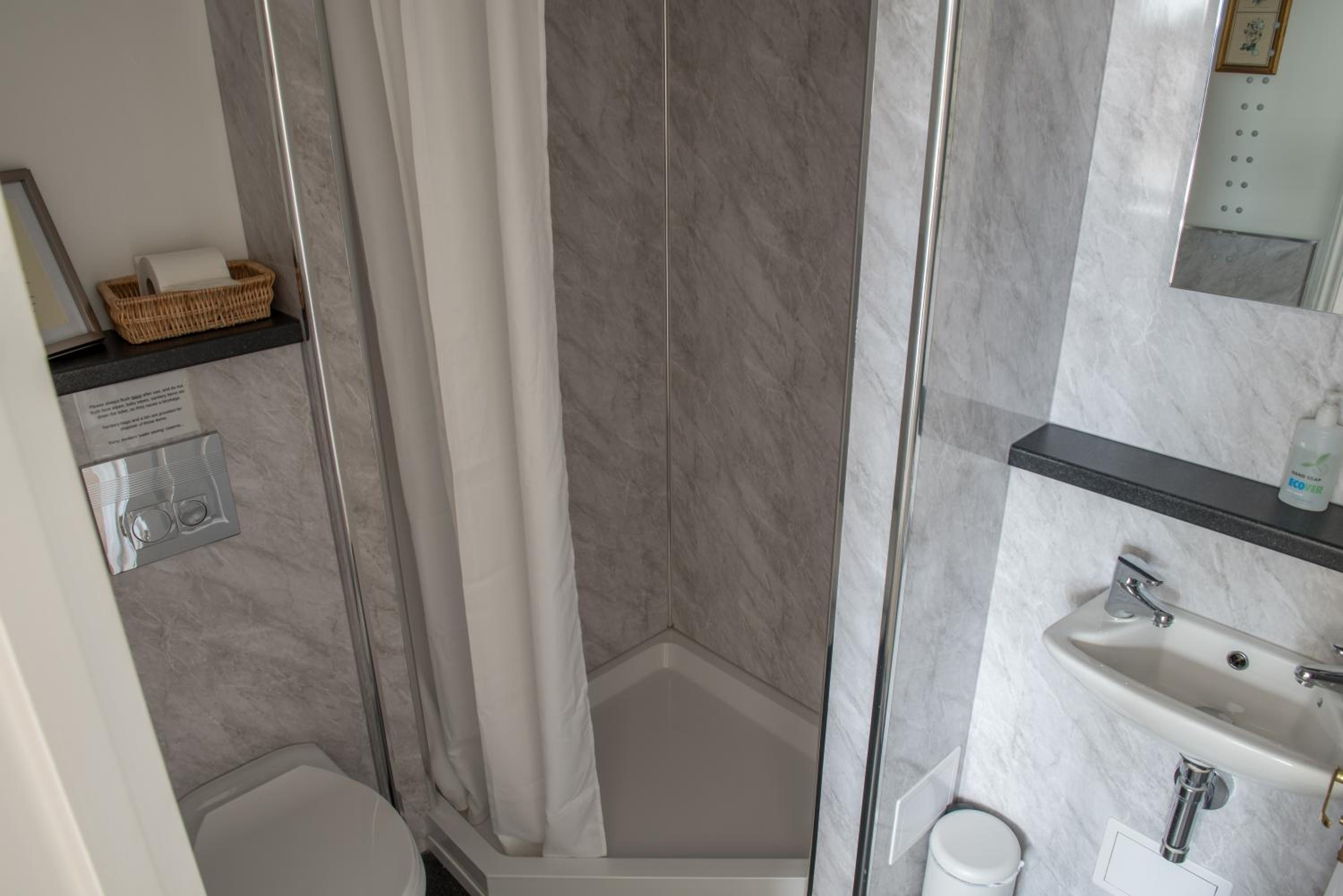 Toothbrush Rooms at Lattice Lodge - Guest Kitchen & EV Recharging, photo 22